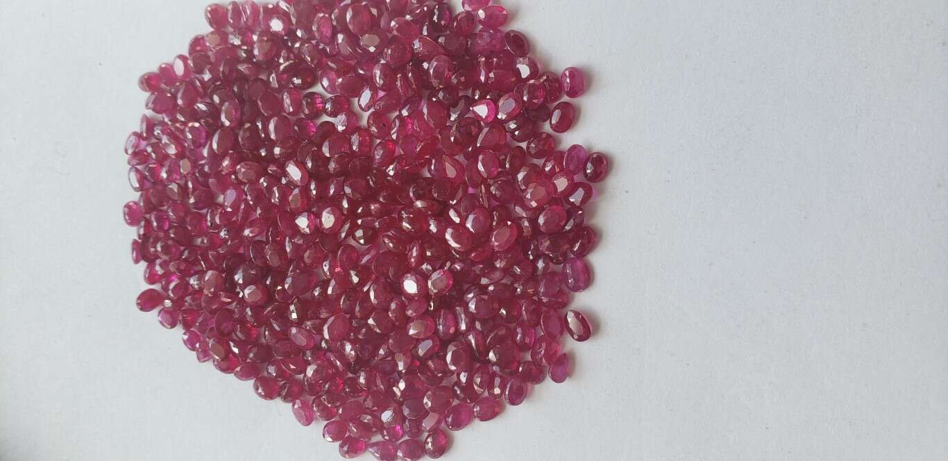 Ruby-Oval: 4mm x 3mm