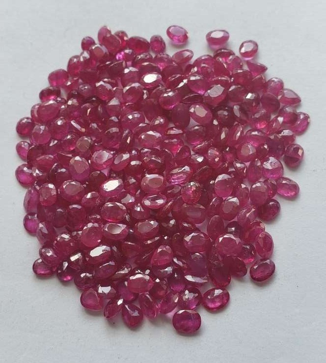 Ruby-Oval: 4mm x 3mm