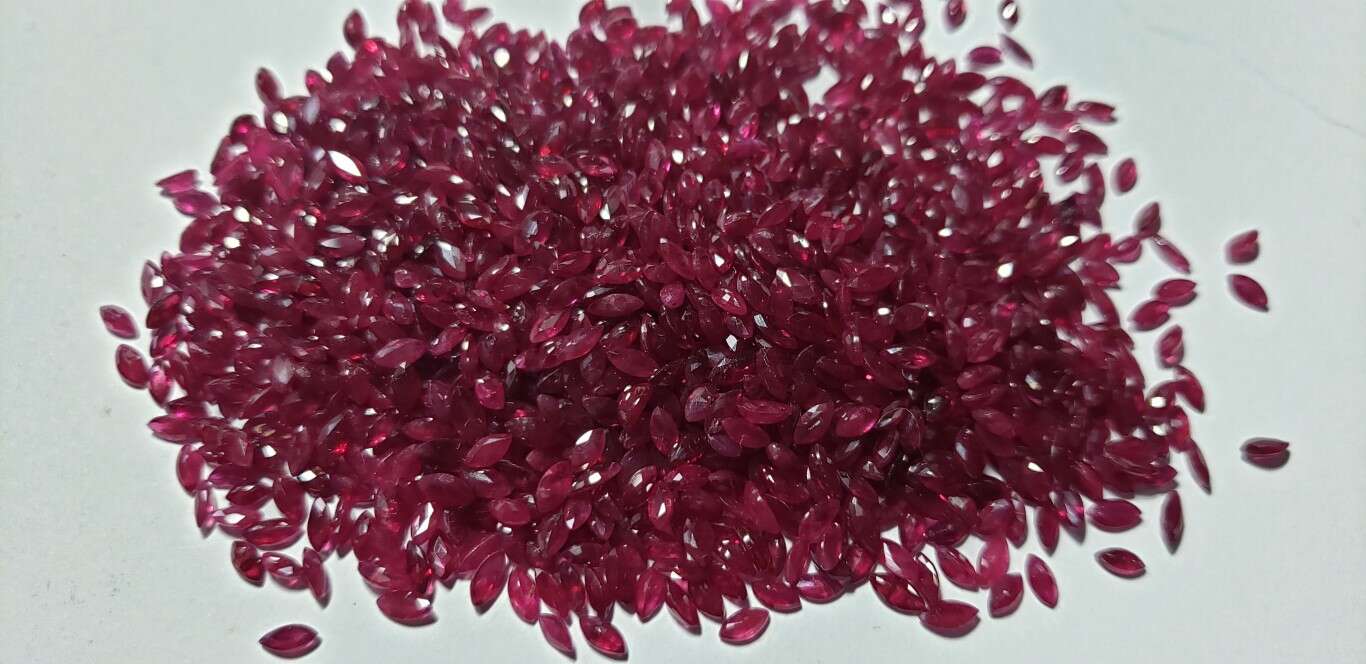 Ruby Marquise: 5mm x 2.5mm