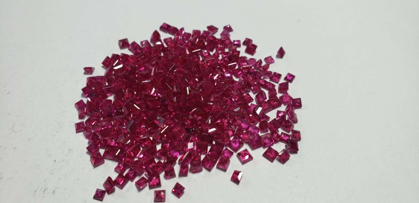 Ruby Square: 2.5mm - 3mm