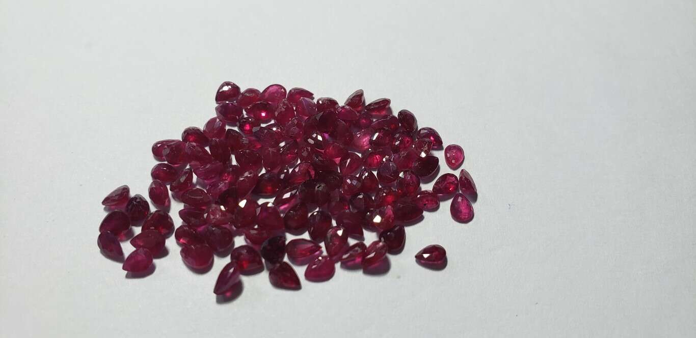 Ruby Pear: 4mm x 3mm