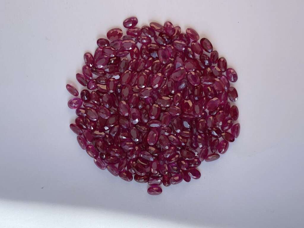 Ruby-Oval: 5mm x 3mm