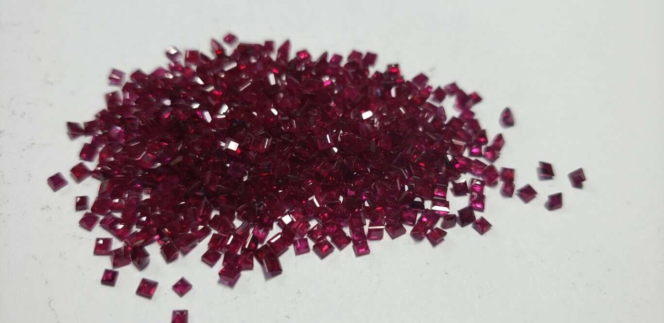 Ruby Square: 2mm - 2.5mm