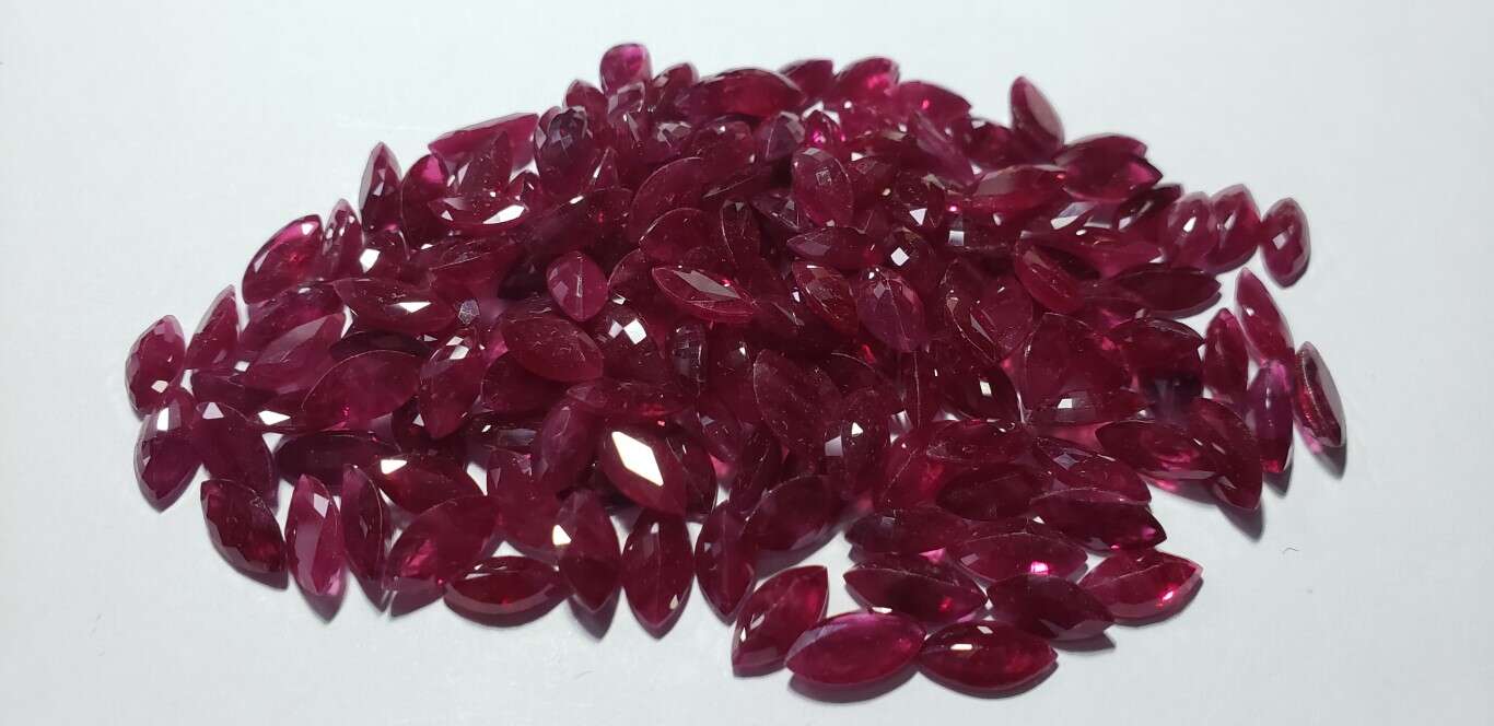 Ruby Marquise: 10mm x 5mm