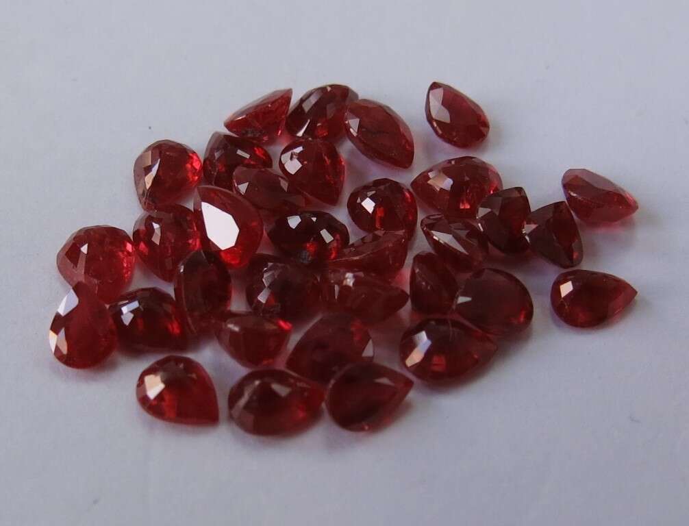 Ruby Pear: 5mm x 4mm