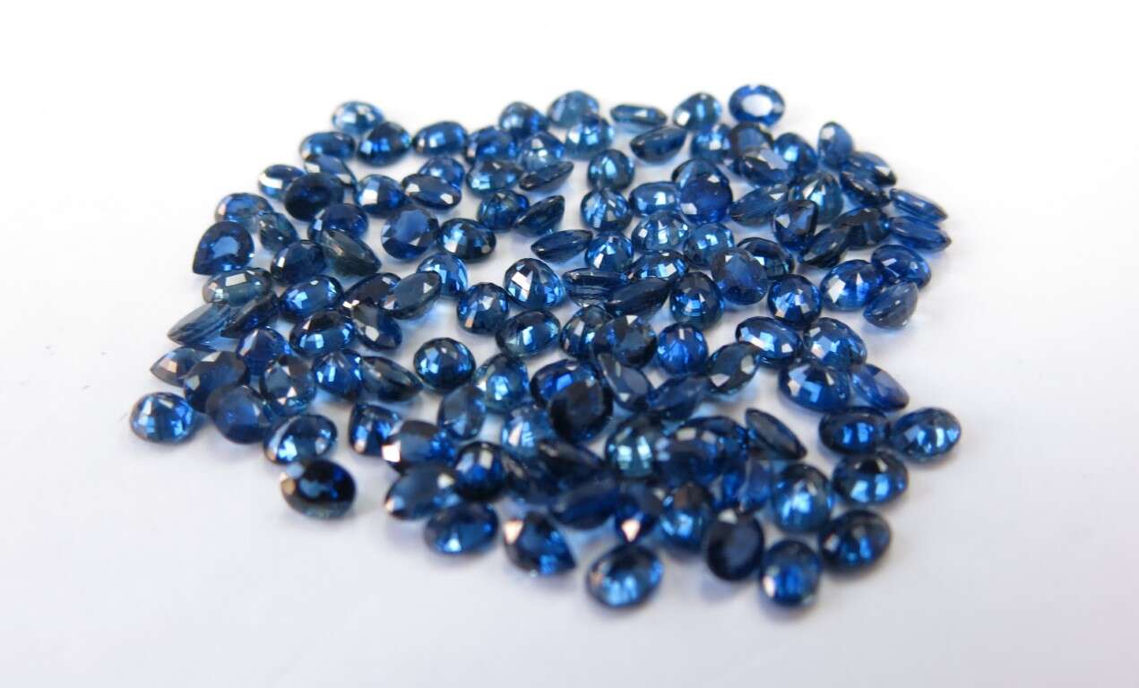 Blue Sapphire-Oval: 4mm x 3mm