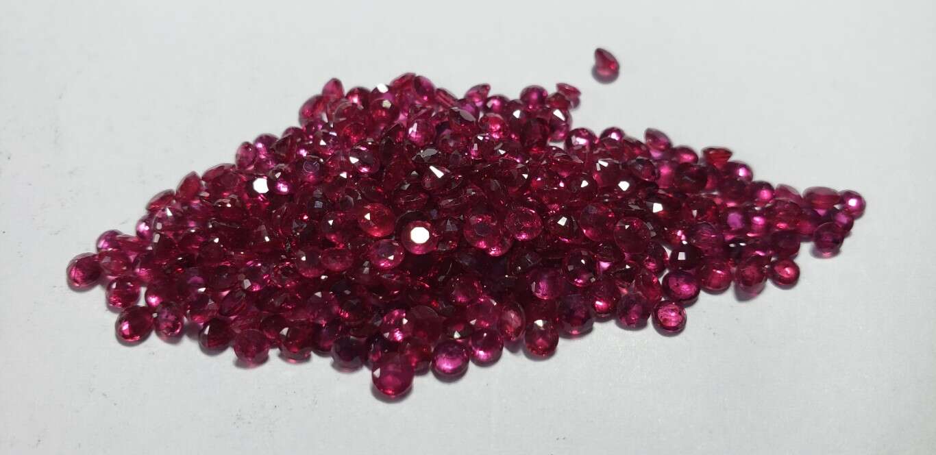 Ruby Round: 2.5mm - 3mm