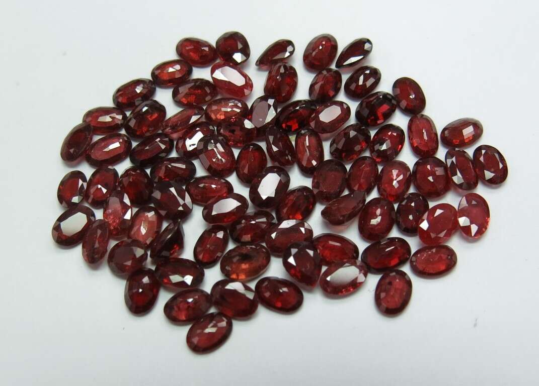 Ruby-Oval: 6mm x 4mm