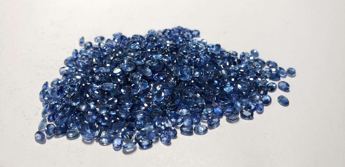 Blue Sapphire Oval: 4mm x 3mm