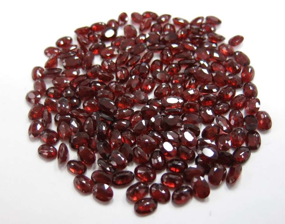 Ruby-Oval: 6mm x 4mm