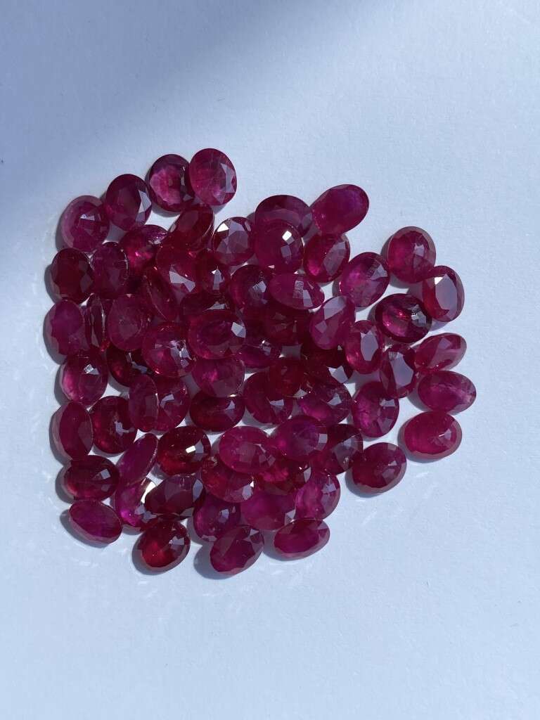 Ruby-Oval: 6mm x 5mm