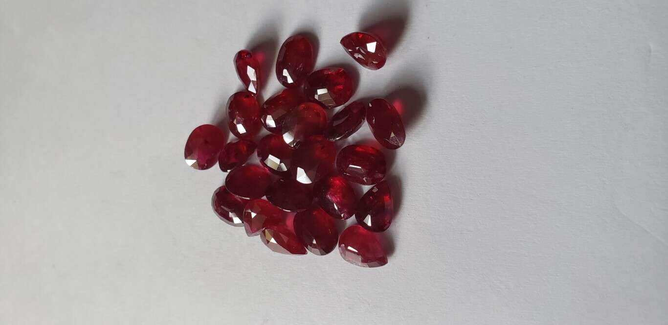 Ruby-Oval: 8mm x 6mm