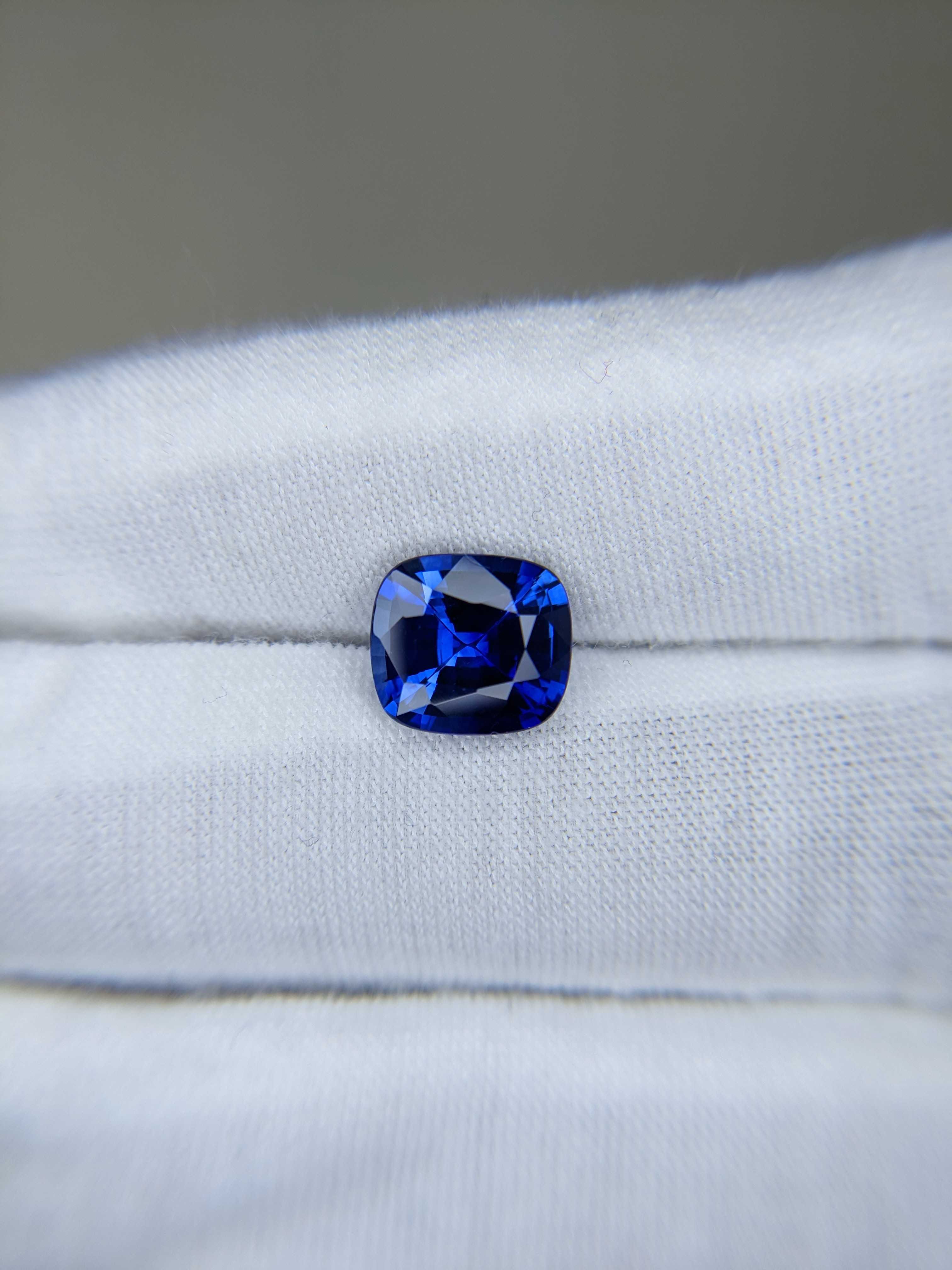 Blue Sapphire Cushion: 3.96ct