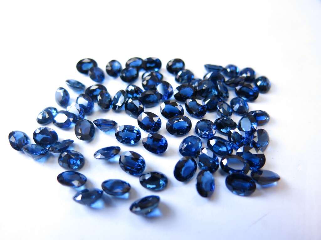 Blue Sapphire-Oval: 8mm x 6mm