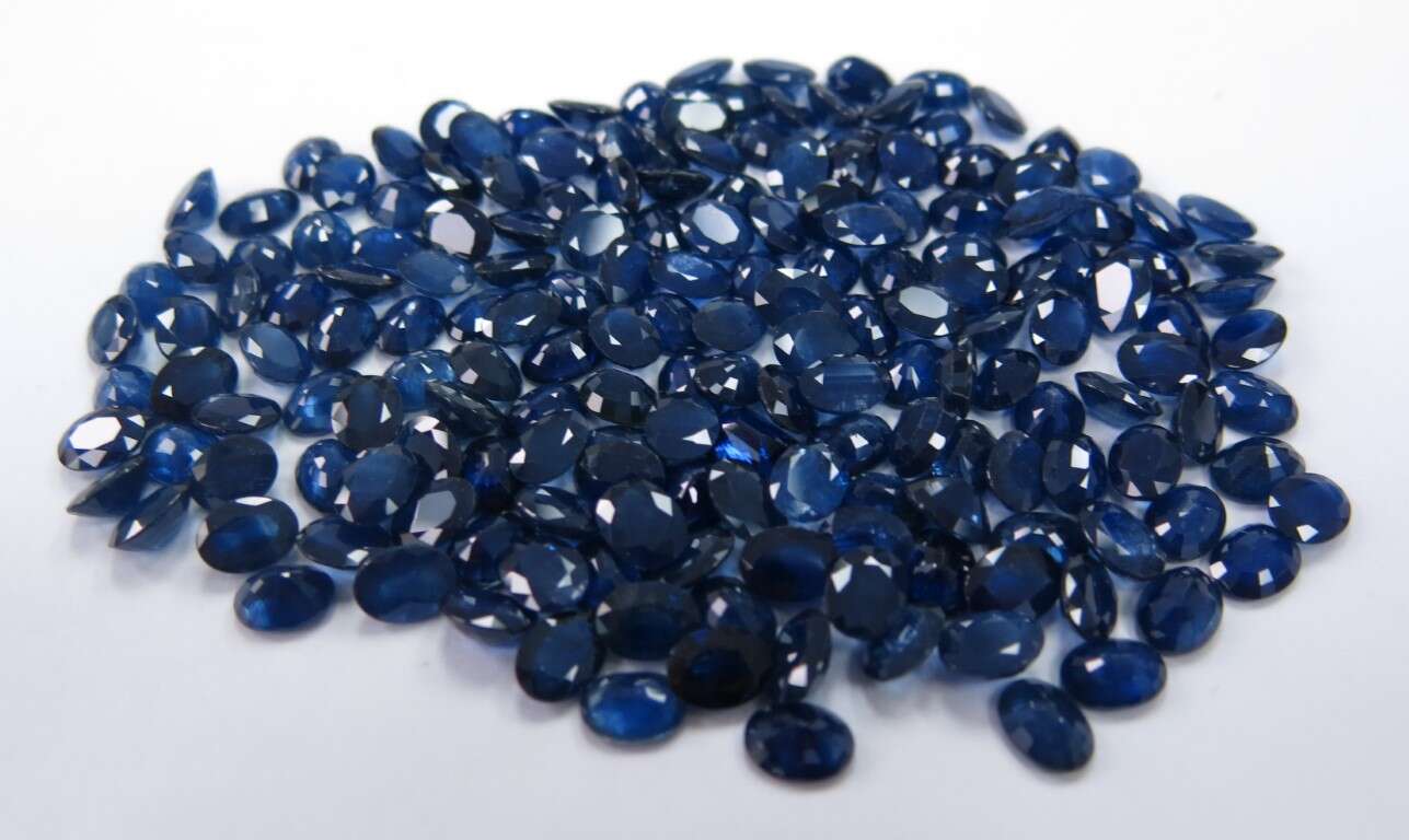 Blue Sapphire-Oval: 8mm x 6mm