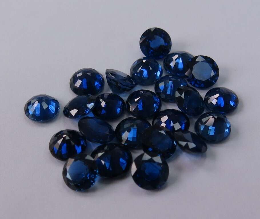 Blue Sapphire Round: 6mm - 7mm