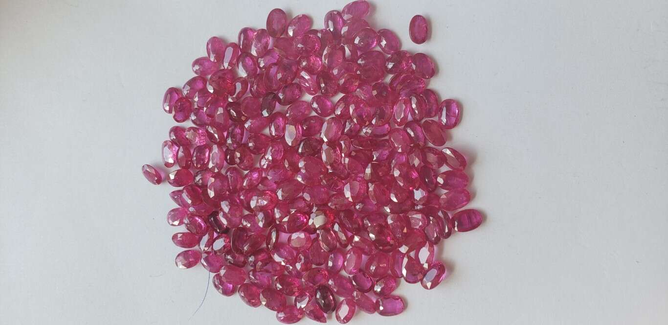 Ruby-Oval: 6mm x 4mm