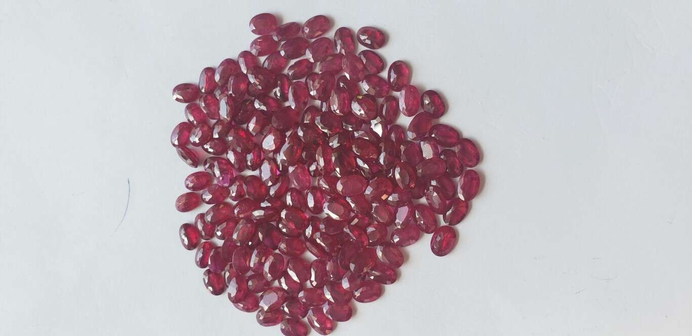 Ruby-Oval: 6mm x 4mm