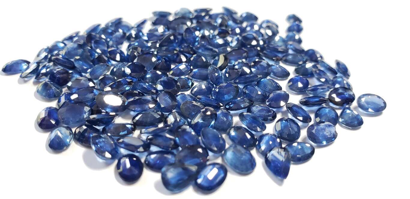 Blue Sapphire-Oval: 7mm x 5mm