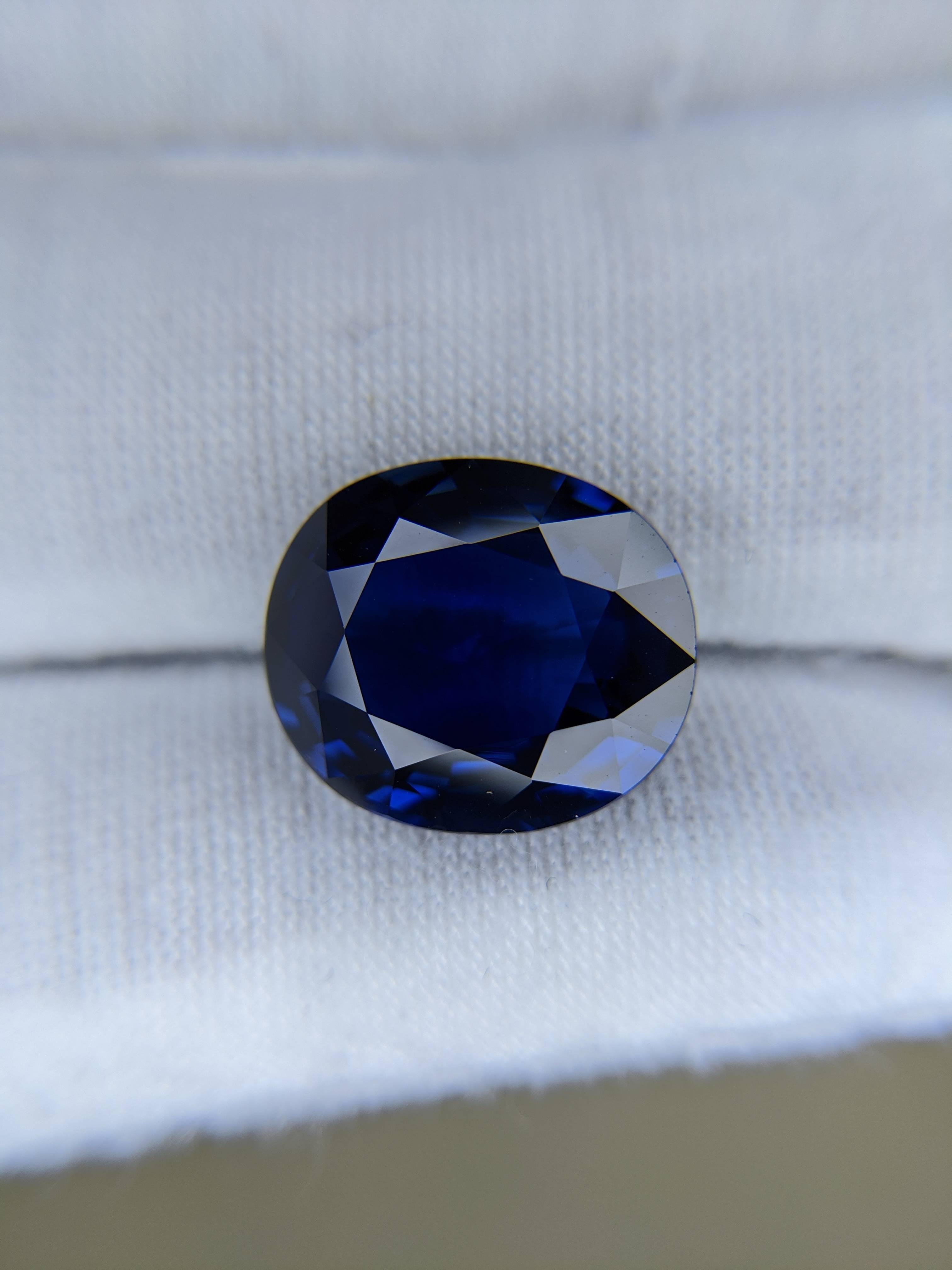Blue Sapphire Oval: 11.27ct