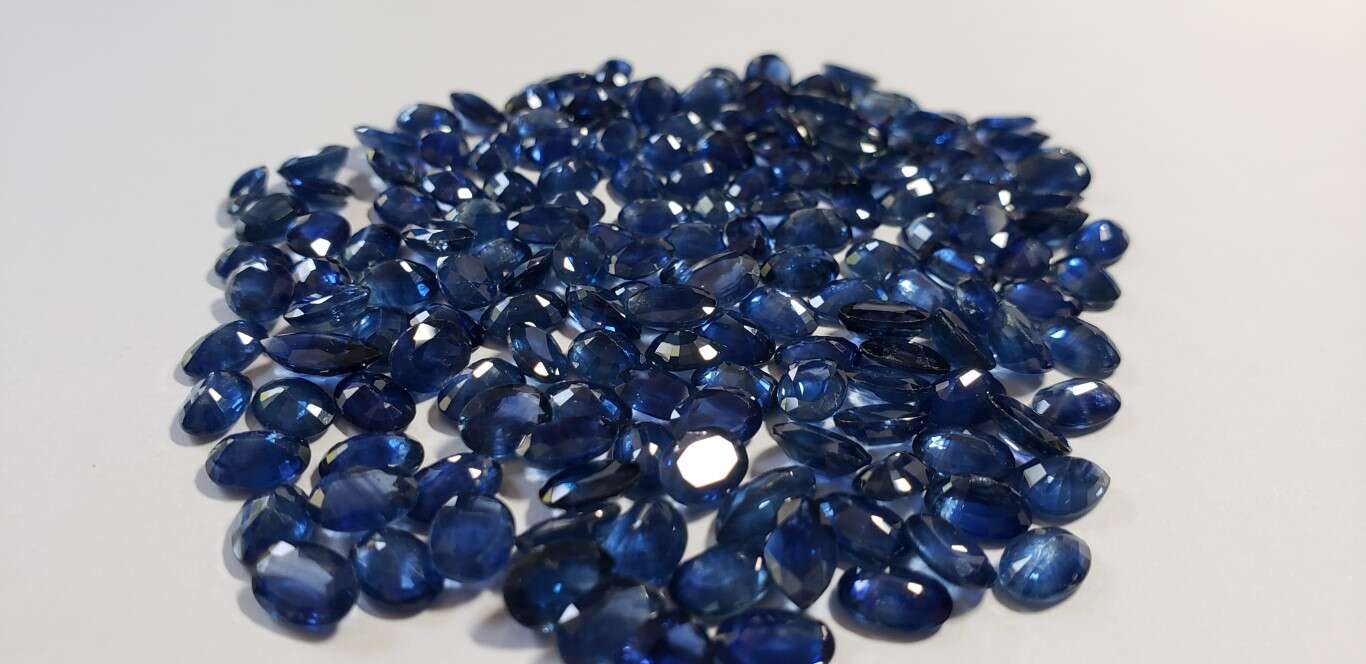 Blue Sapphire-Oval: 7mm x 5mm