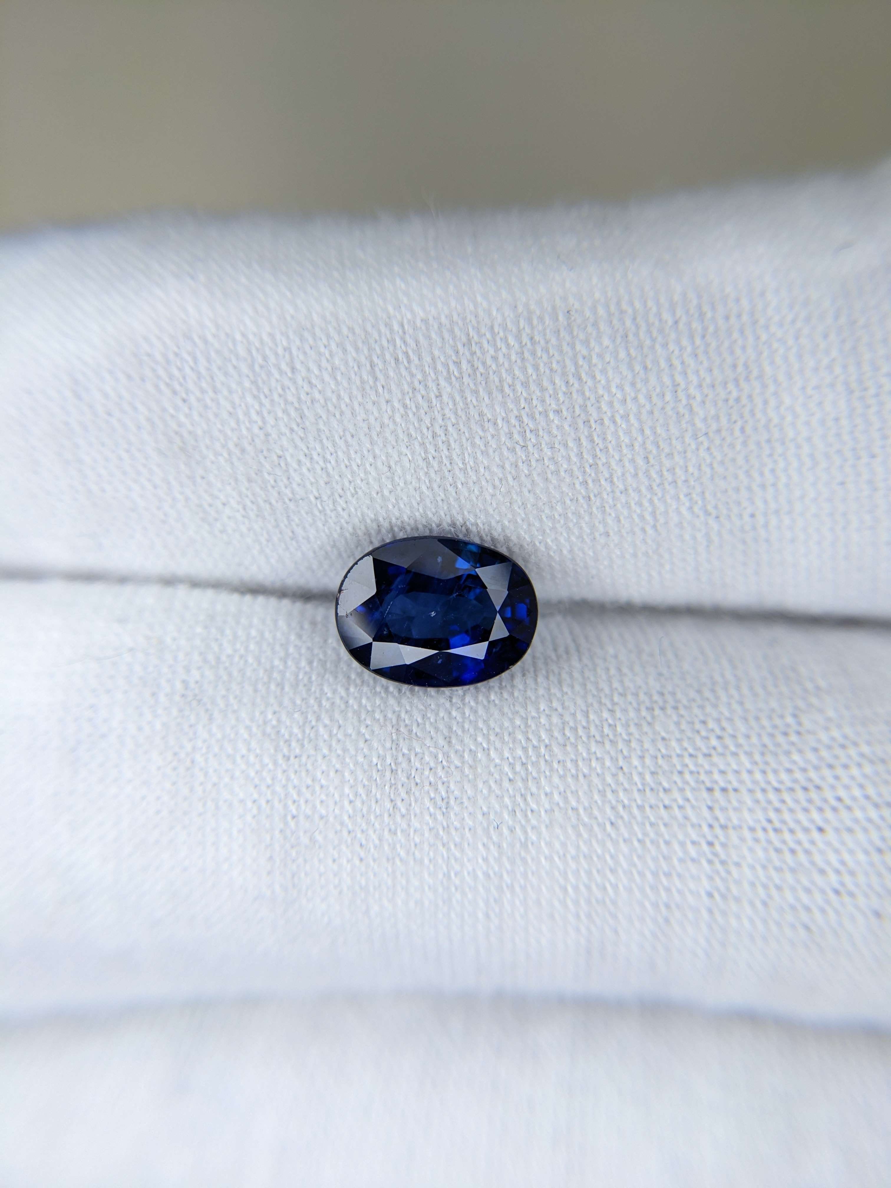 Blue Sapphire Oval: 3.05ct