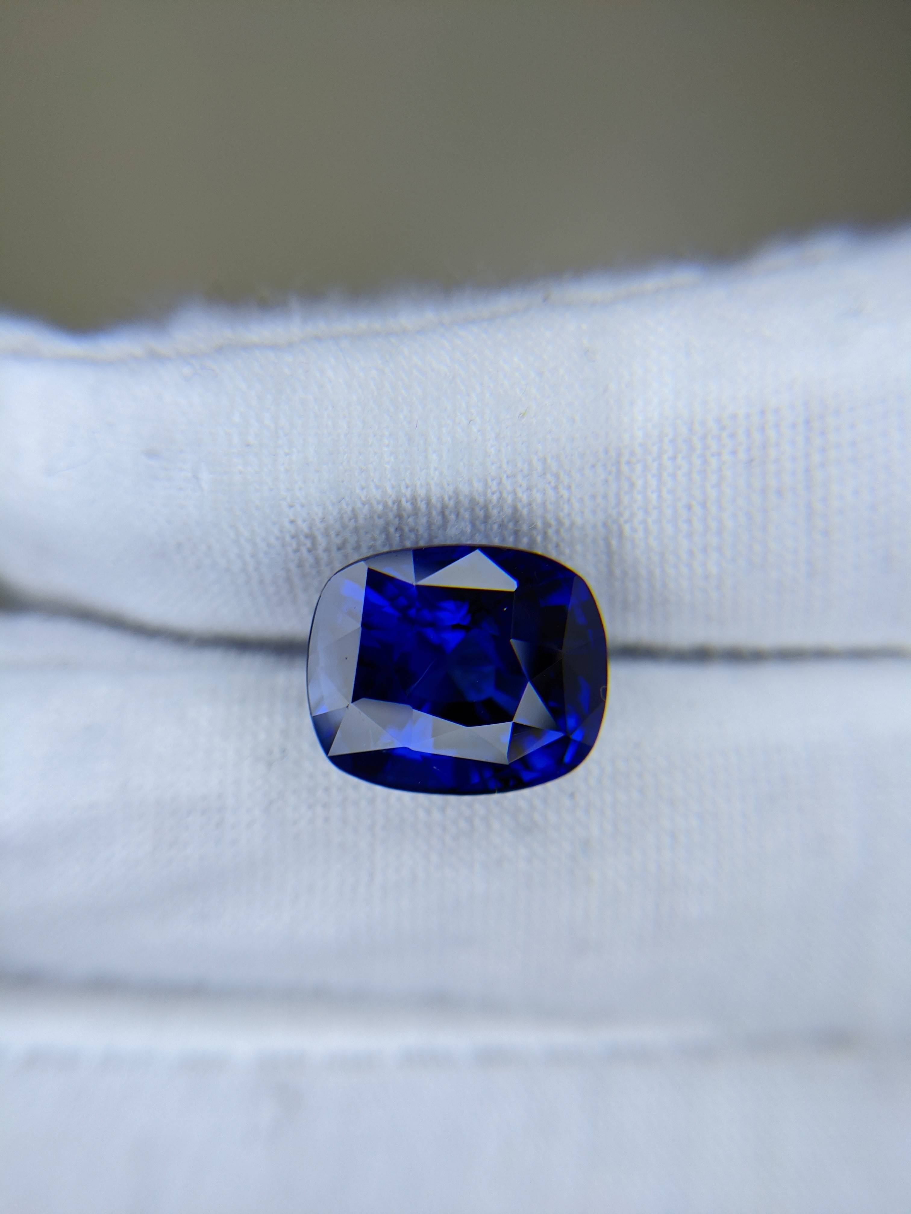 Blue Sapphire Cushion: 8.67ct