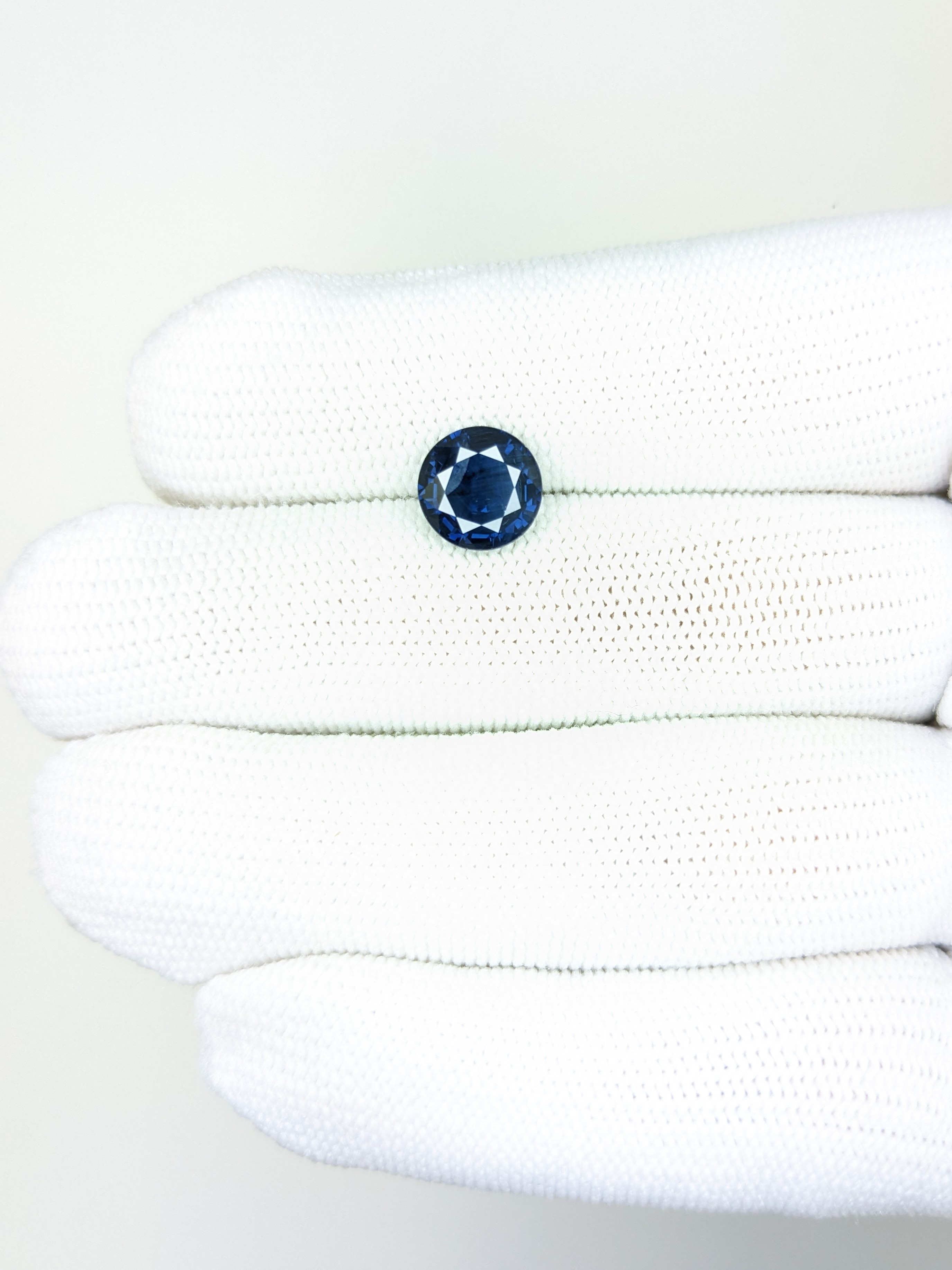Sapphire Round: 2.82ct