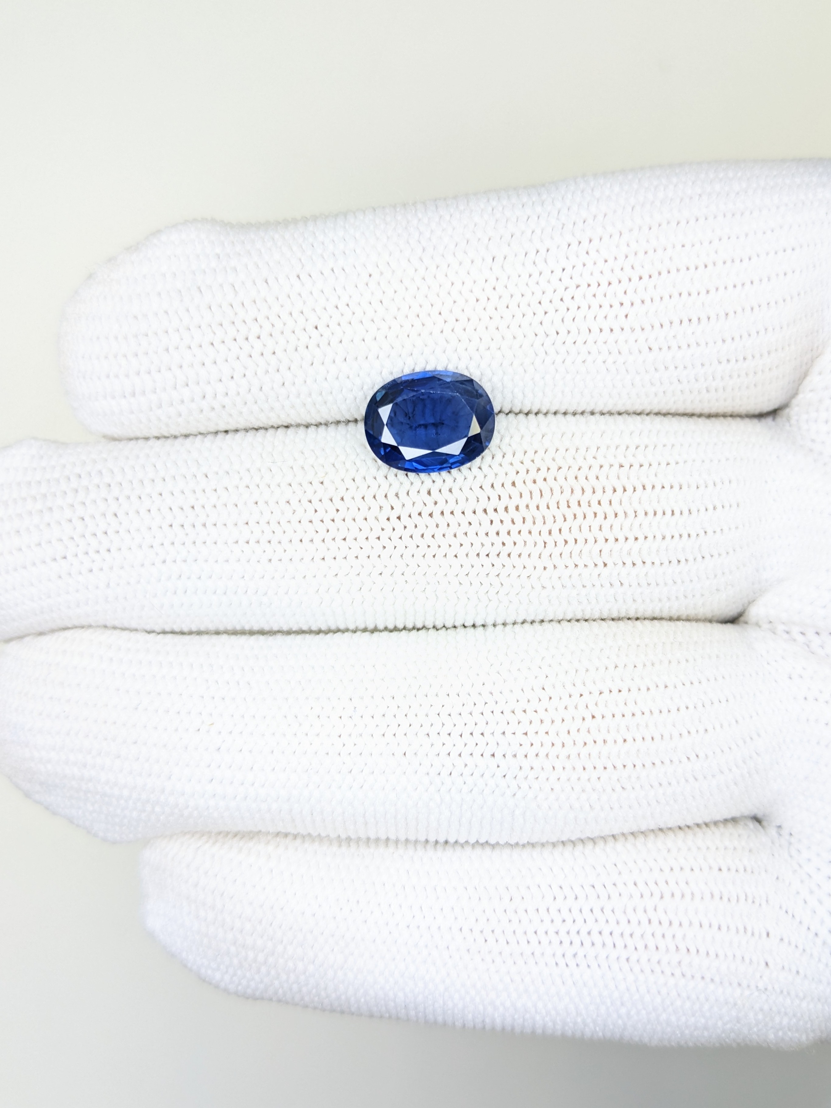 Sapphire Oval: 3.02ct