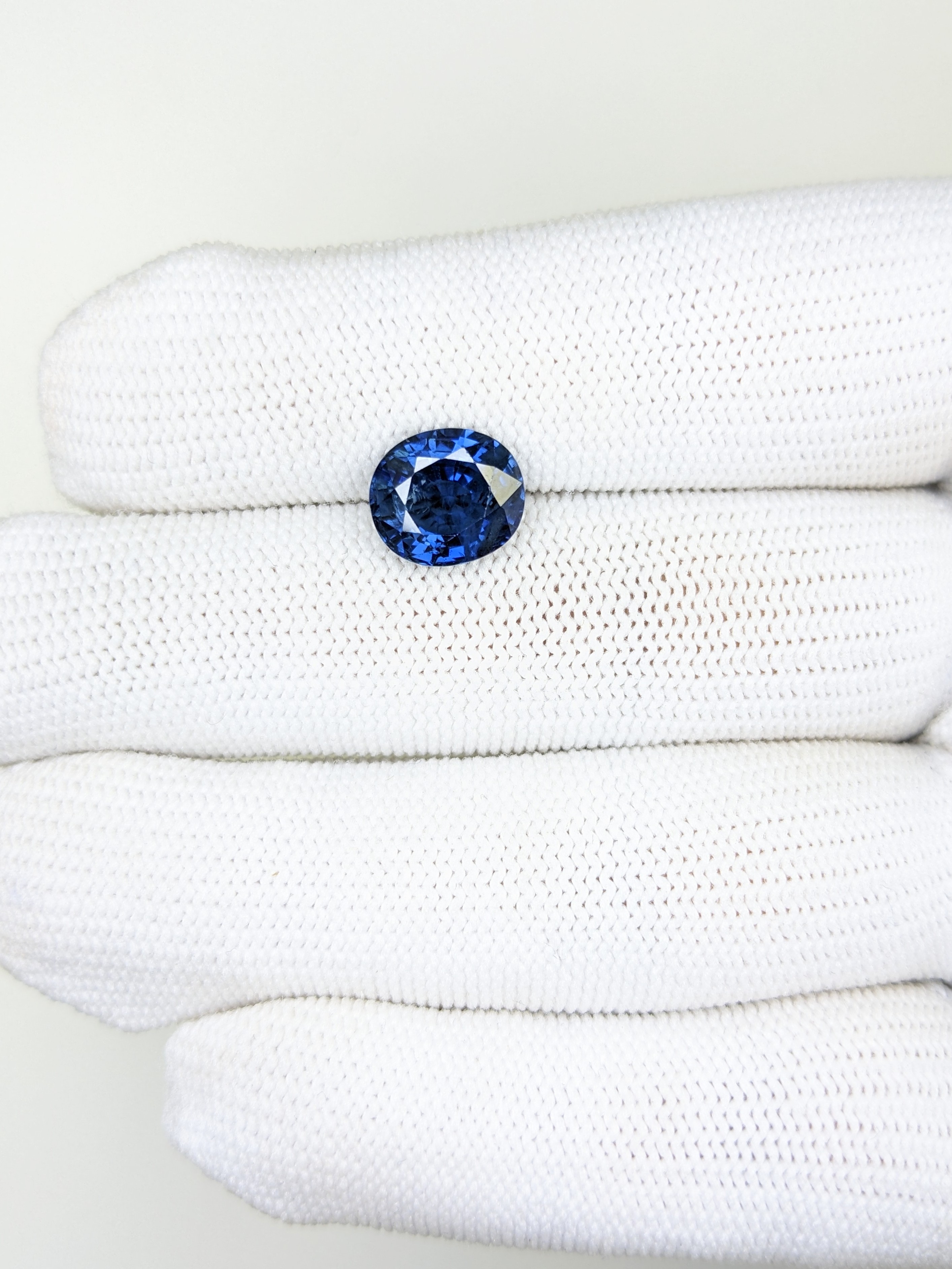 Sapphire Oval: 3.93ct