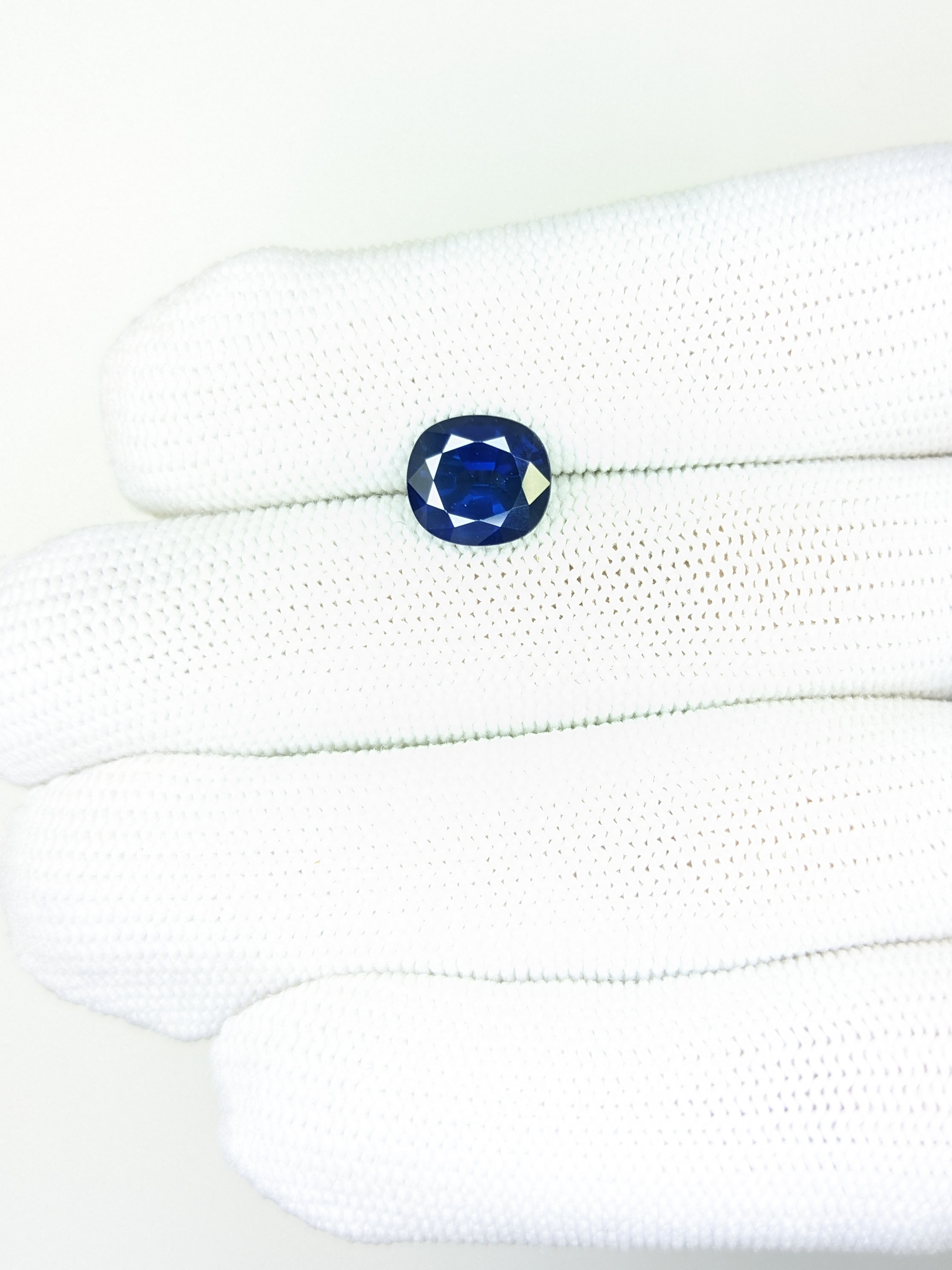 Sapphire Cushion: 3.47ct