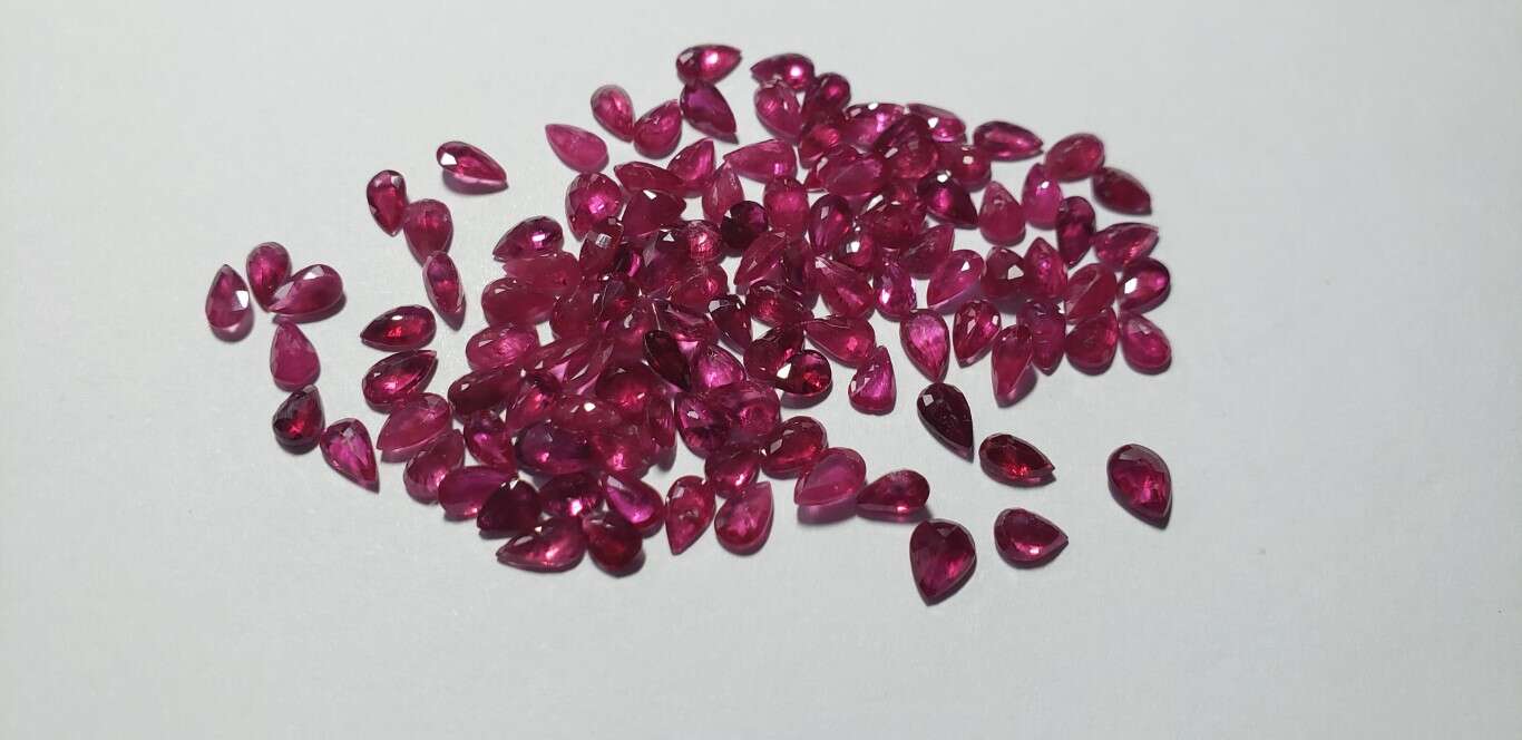 Ruby Pear: 5mm x 3mm