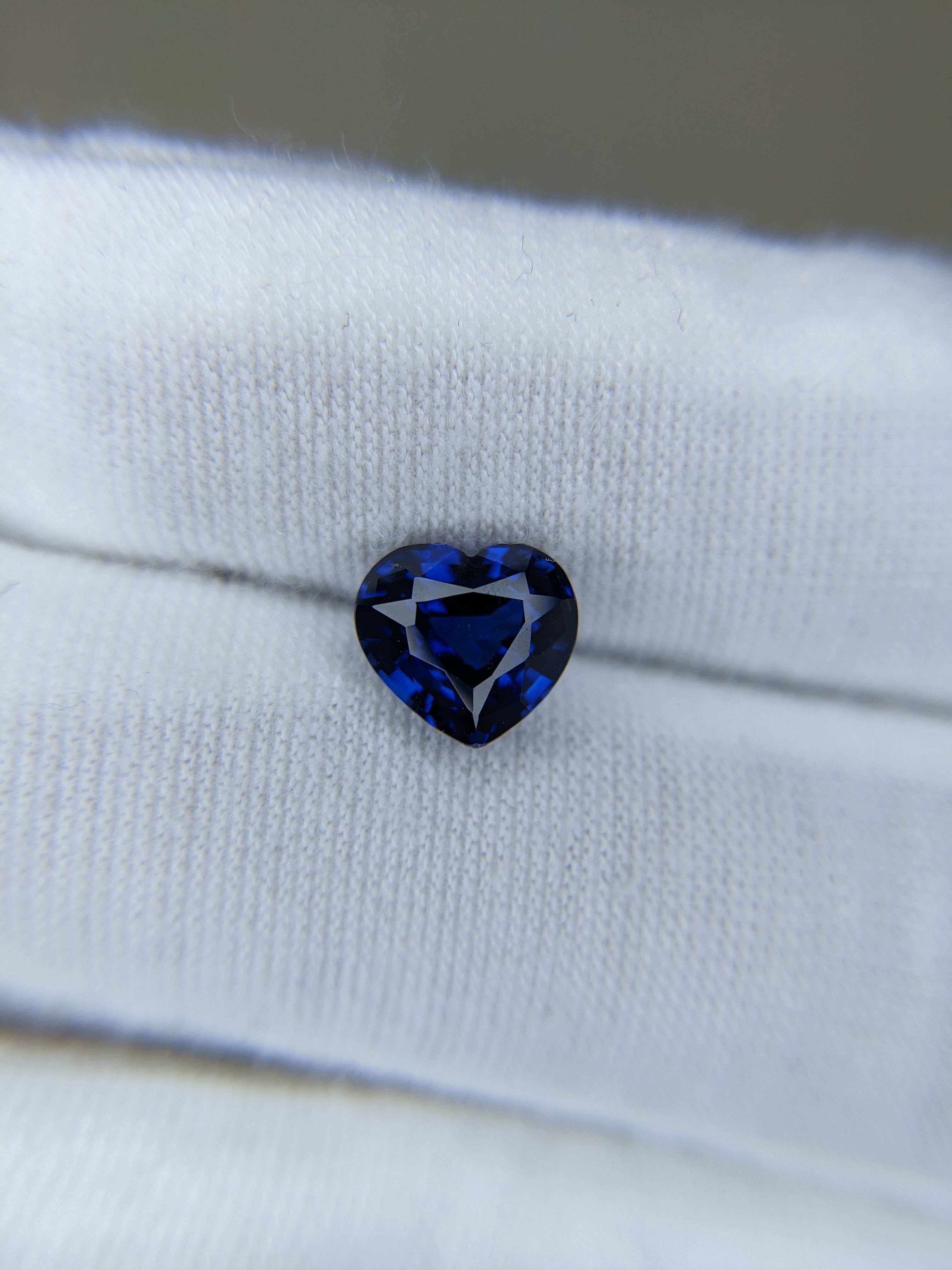 Blue Sapphire Heart: 2.42ct