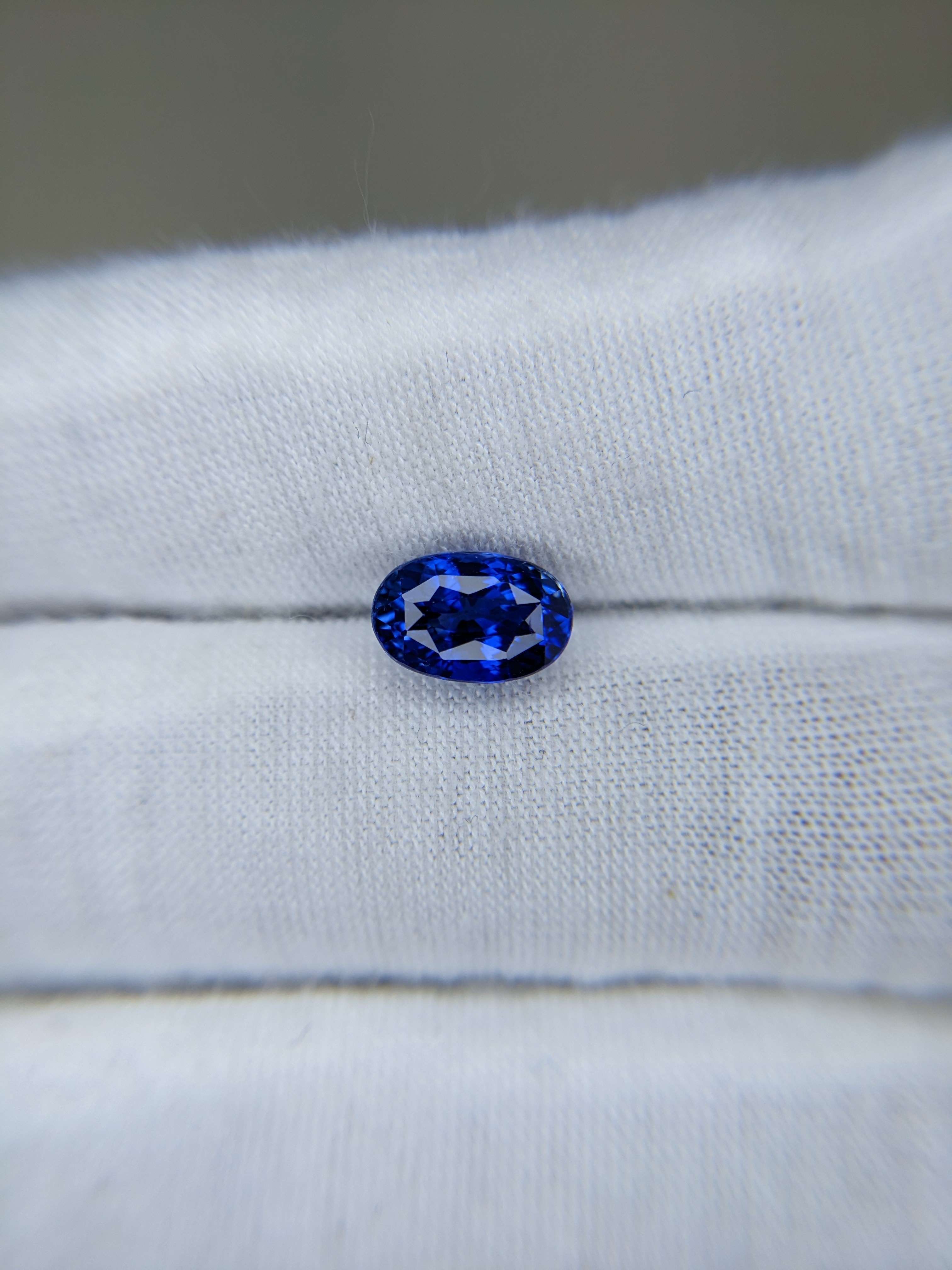 Blue Sapphire Oval: 2.75ct