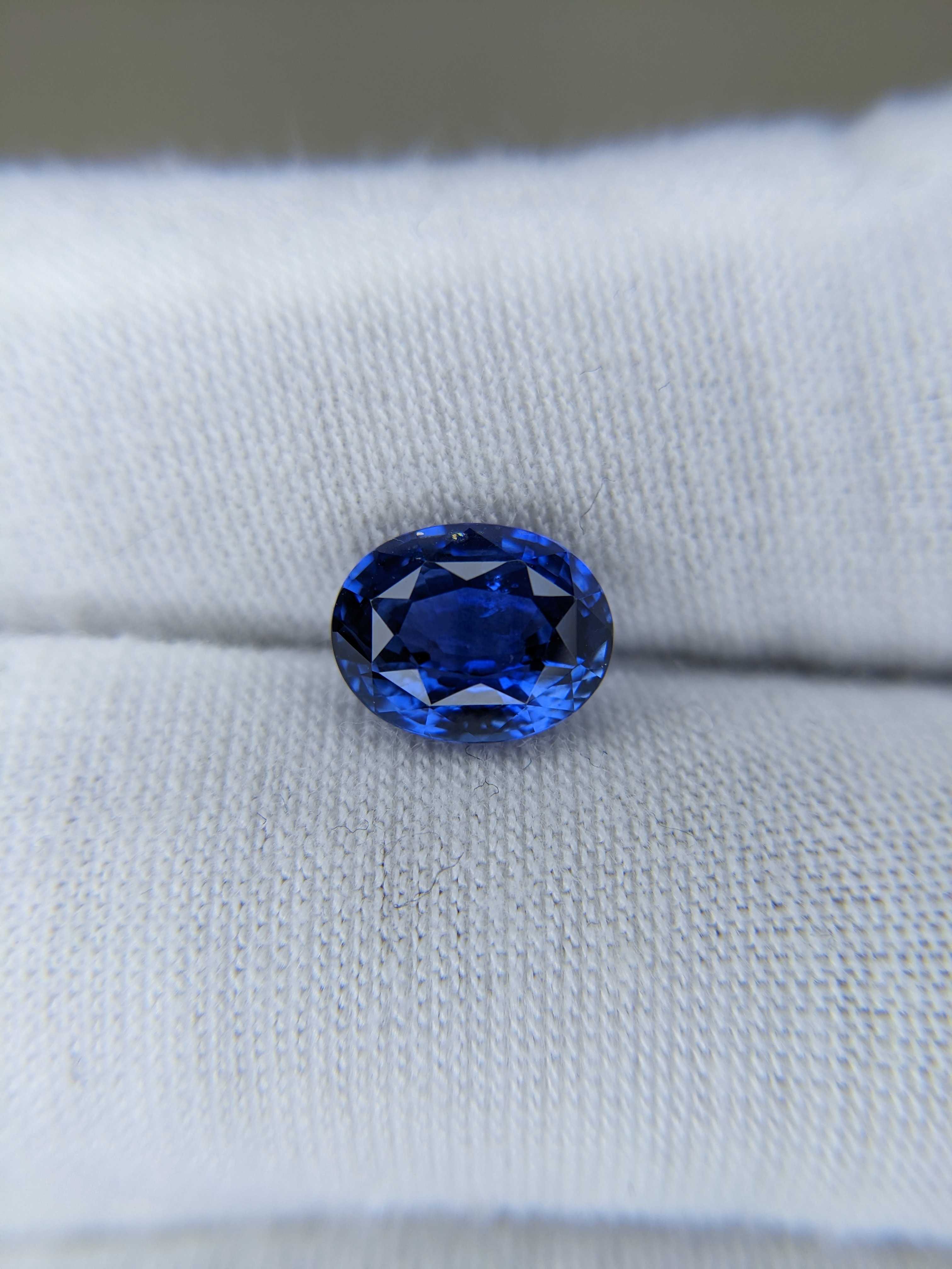 Blue Sapphire Oval: 3.12ct