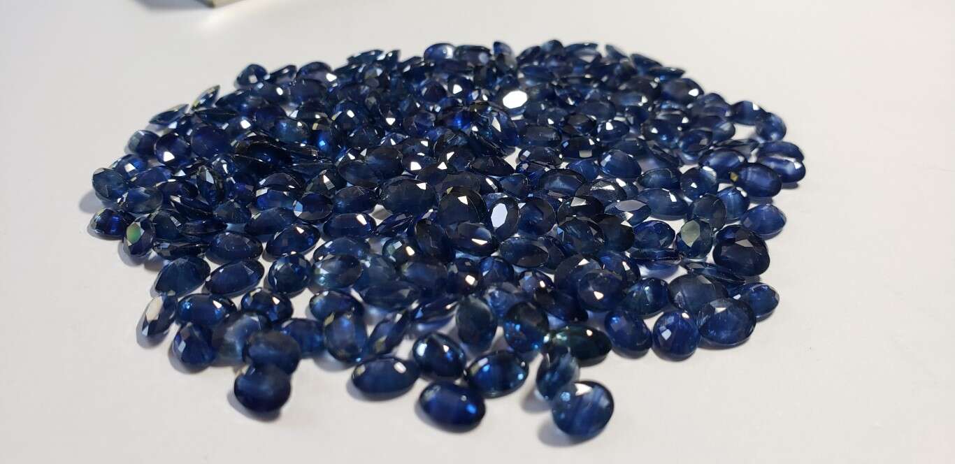 Blue Sapphire-Oval: 7mm x 5mm