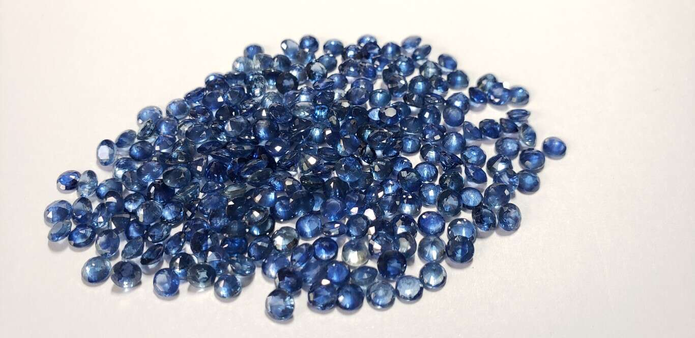 Blue Sapphire Round: 4mm