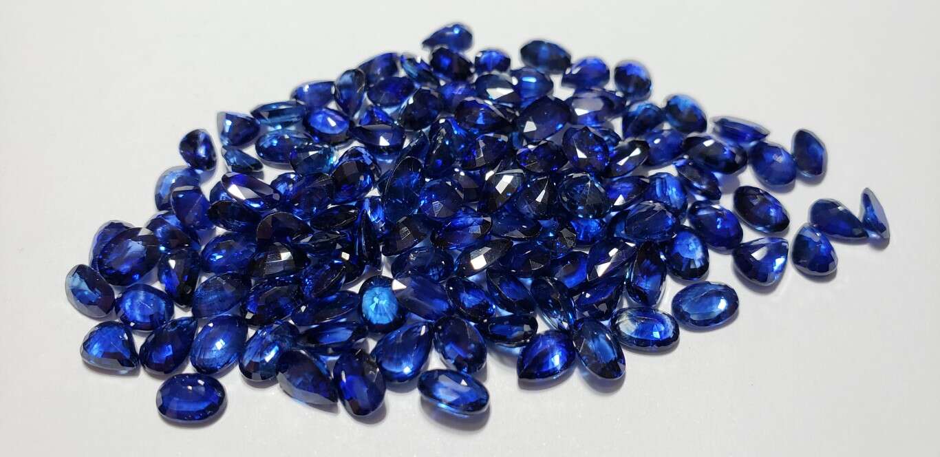 Blue Sapphire Oval: 7mm x 5mm