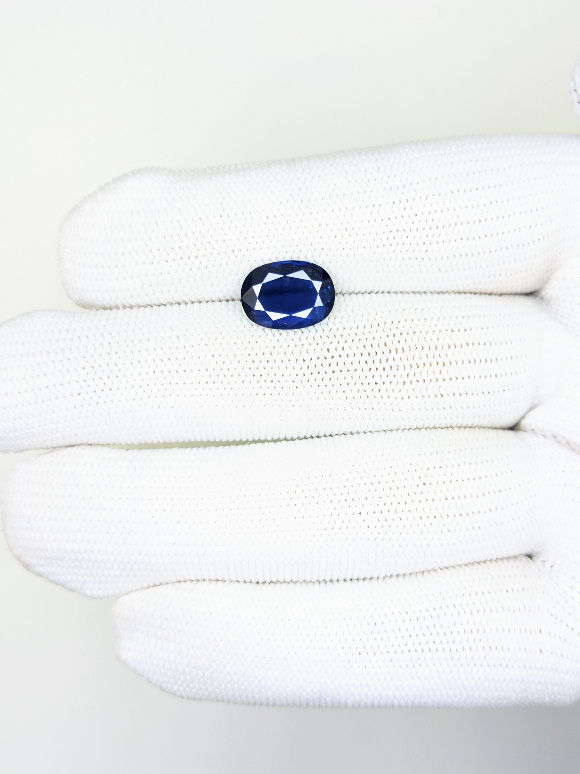 Sapphire Oval: 3.34ct