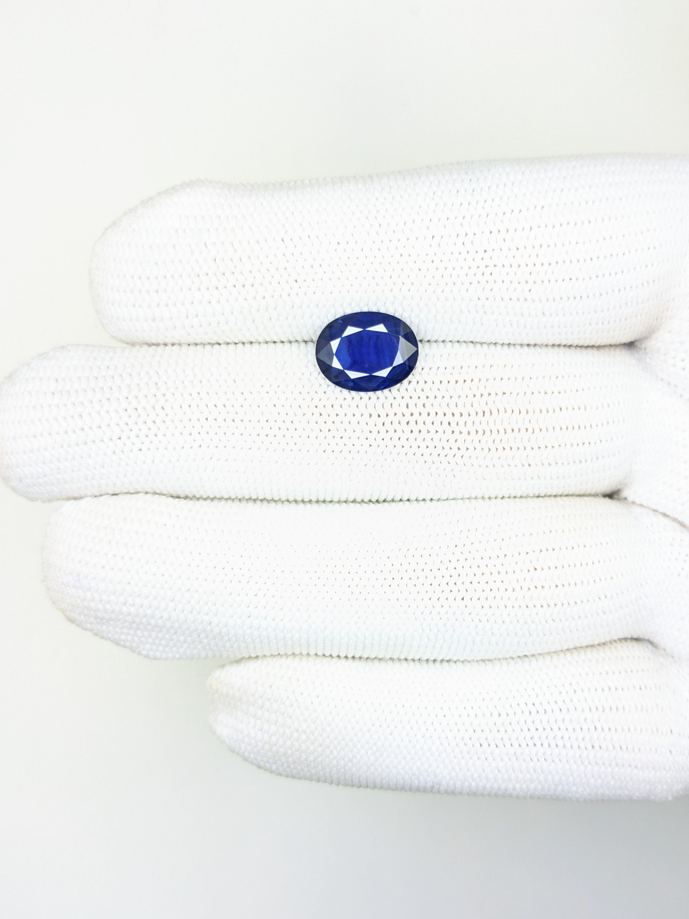 Sapphire Oval: 2.64ct