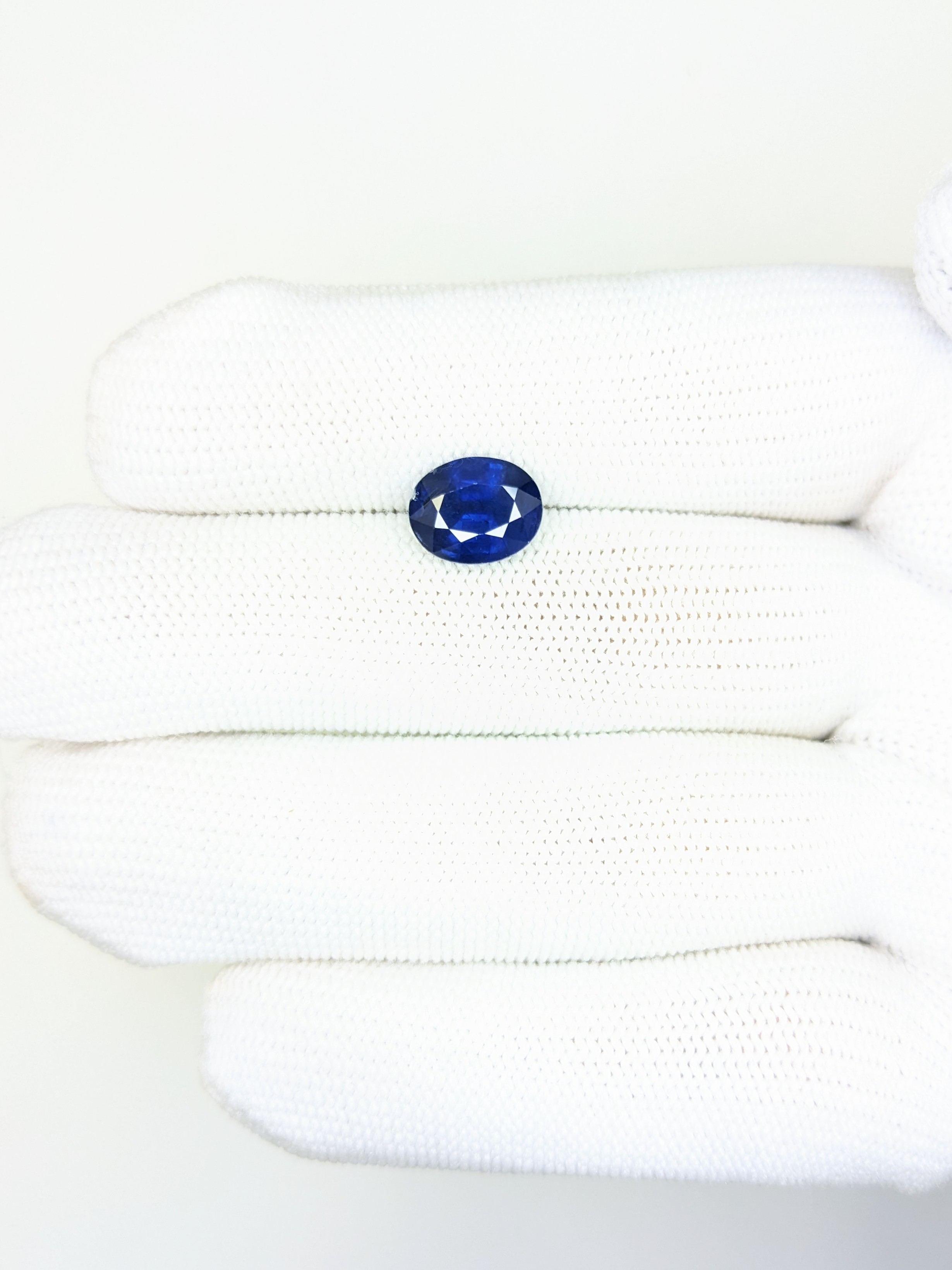 Sapphire Oval: 3.49ct