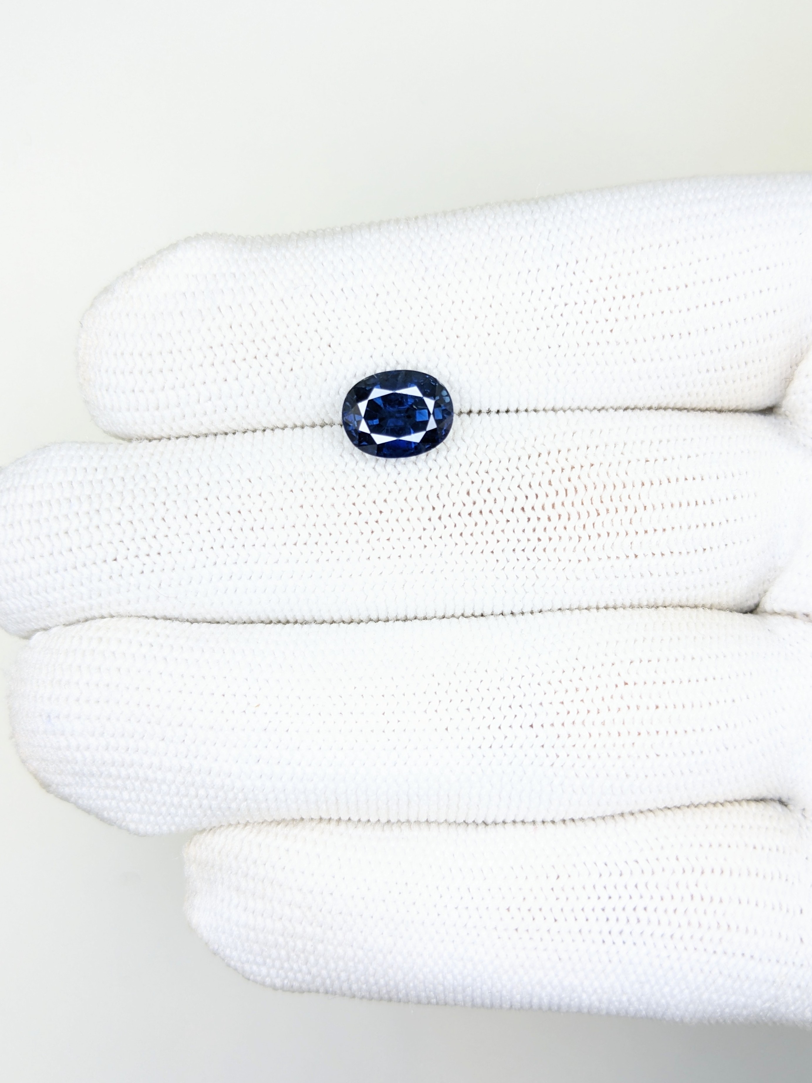Sapphire Oval: 3.26ct