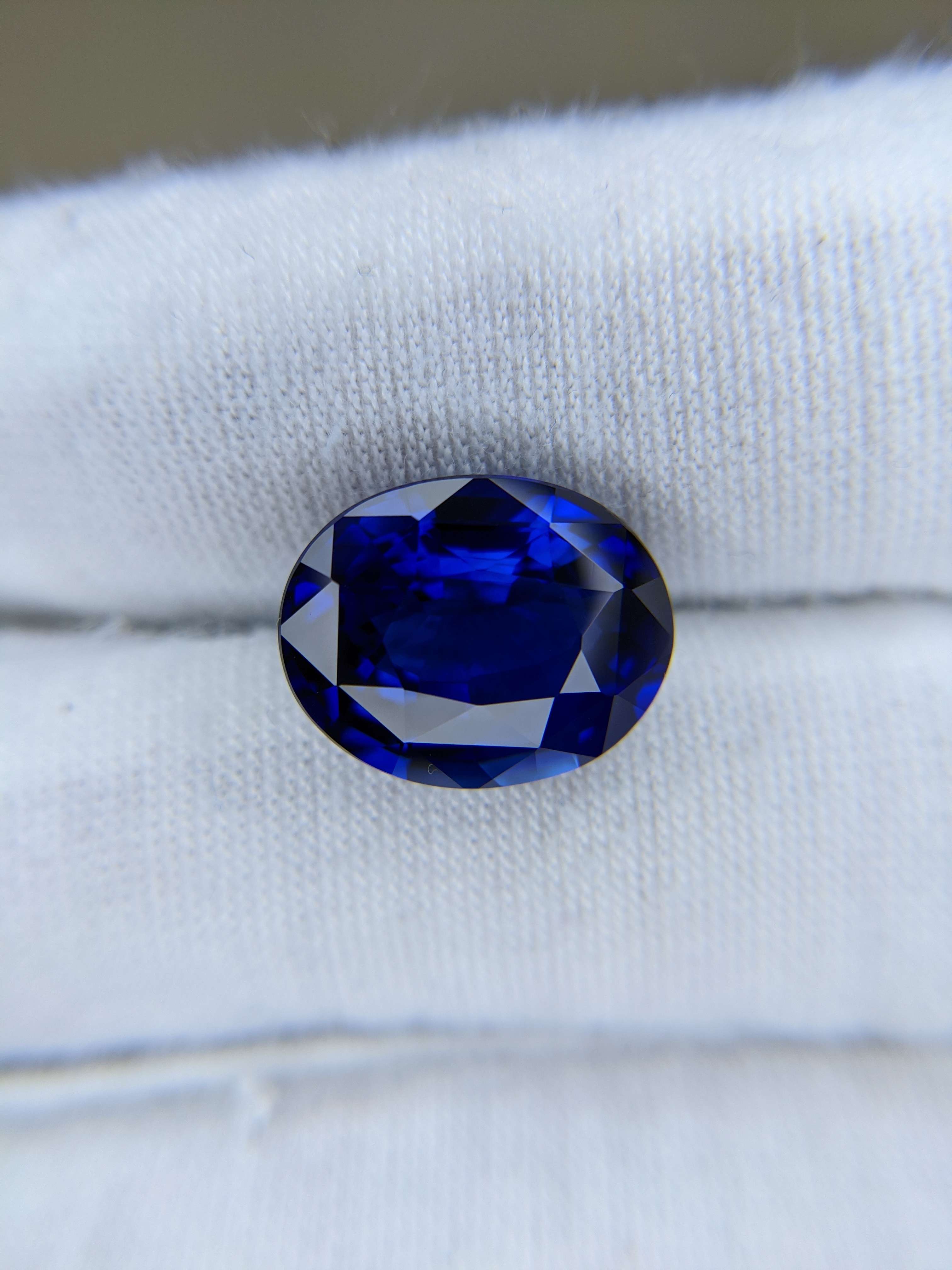 Blue Sapphire Oval: 10.1ct