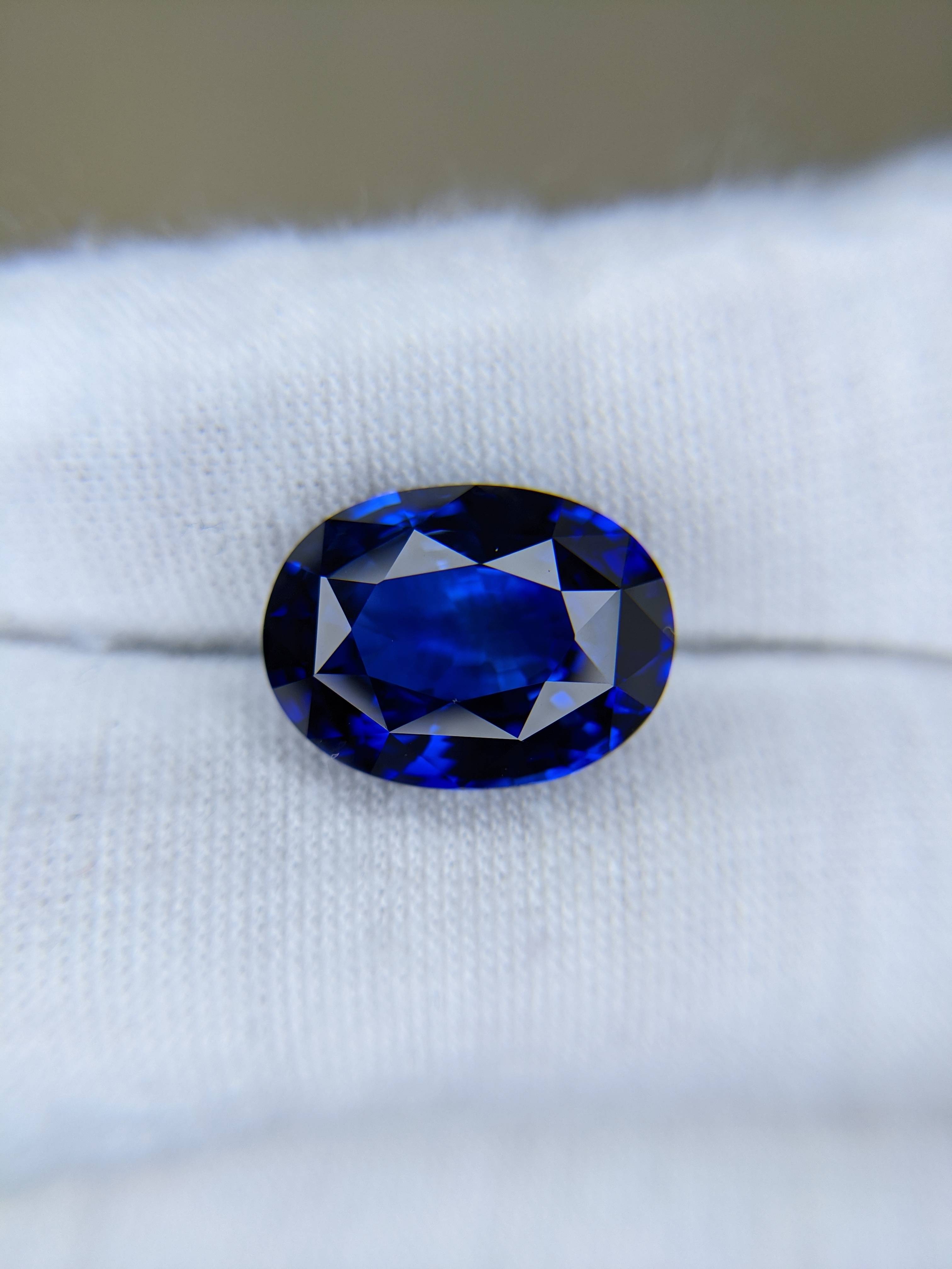 Blue Sapphire Oval: 10.27ct