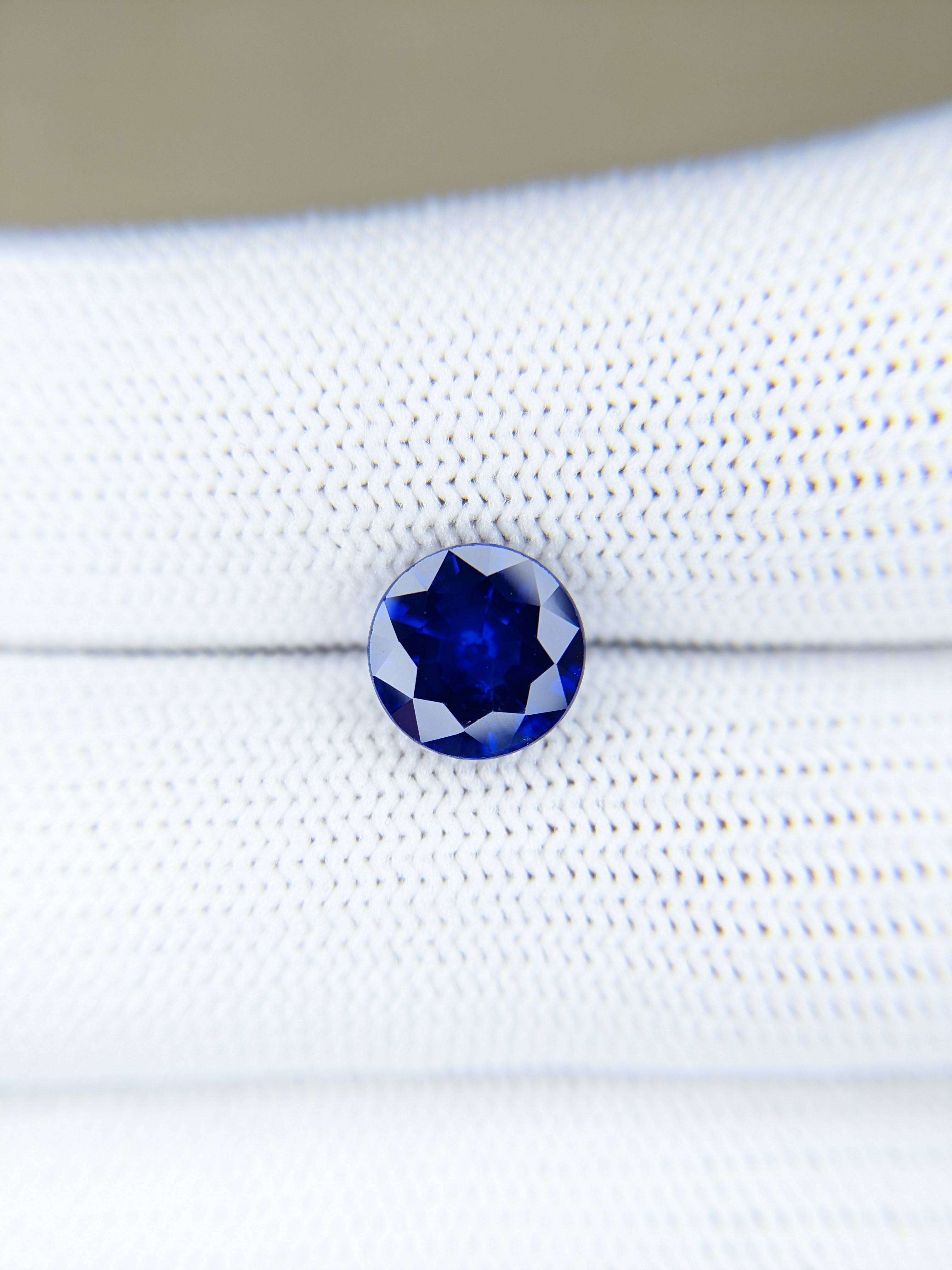 Sapphire Round: 2.76ct