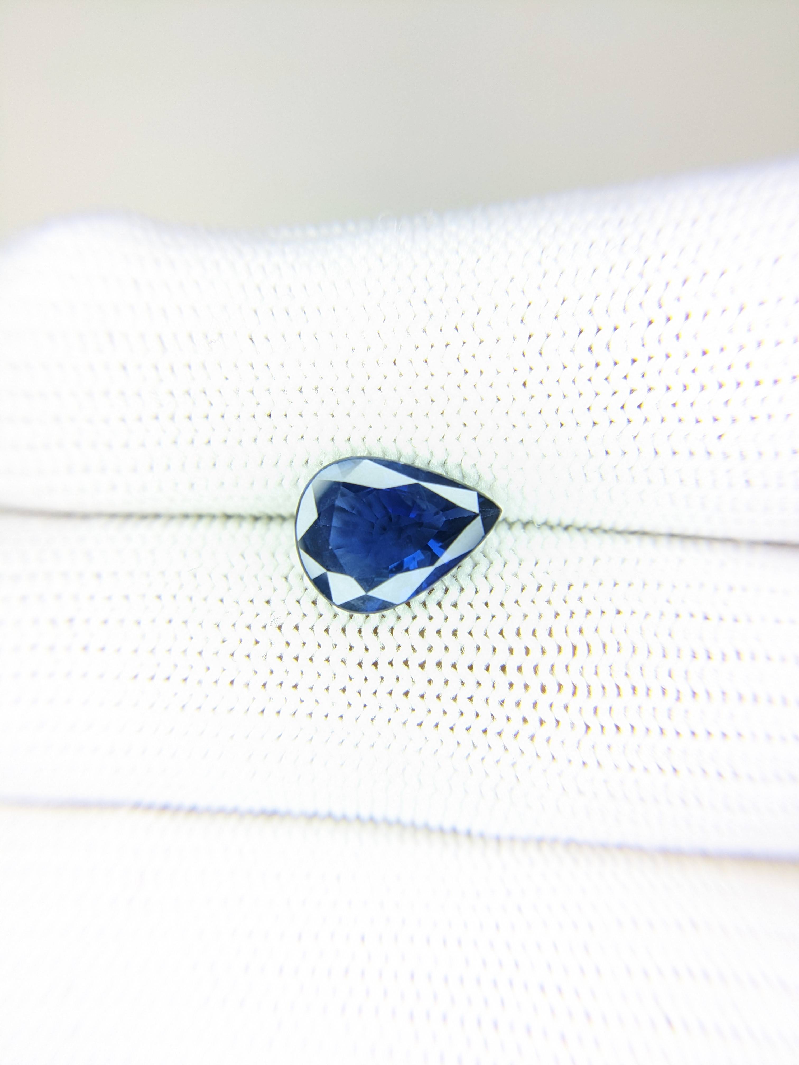 Sapphire Pear: 3.25ct