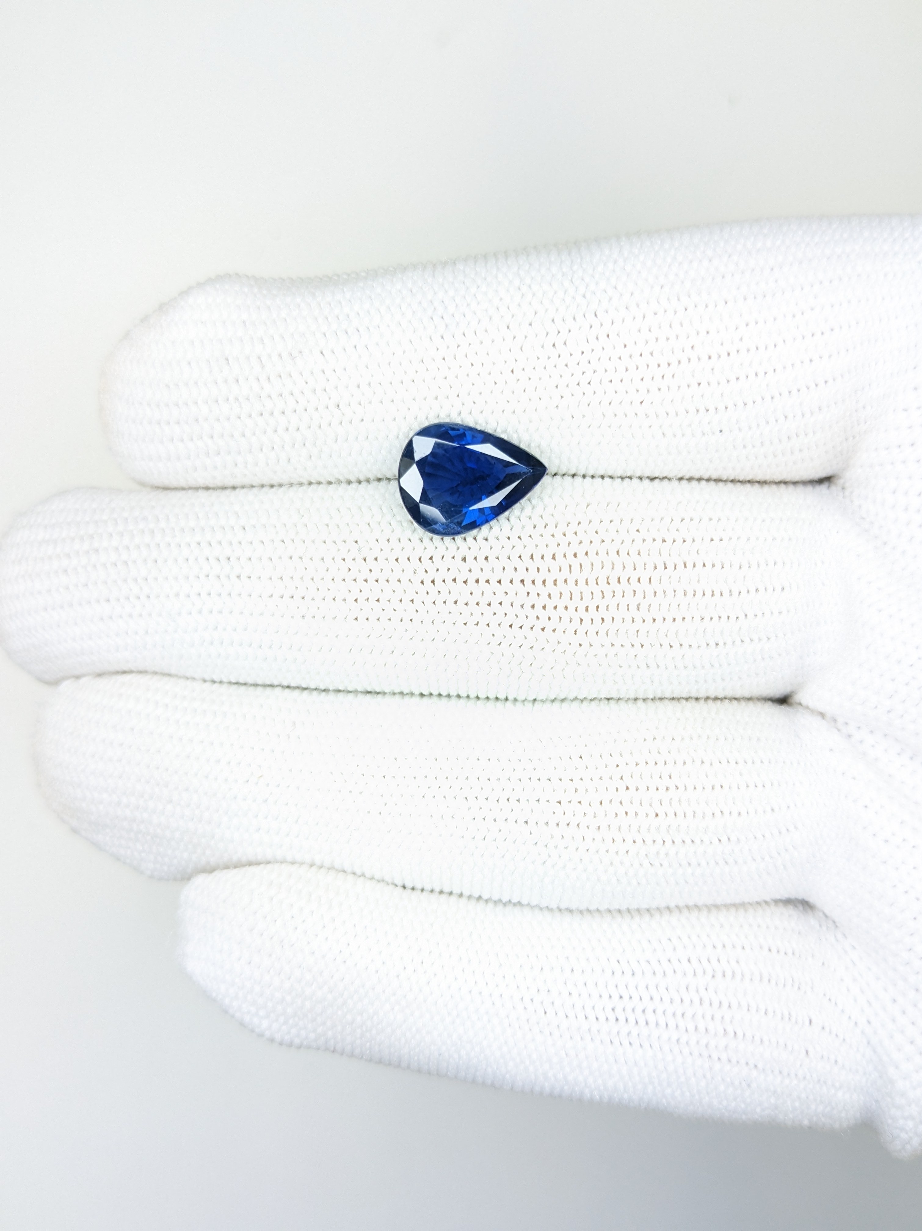 Sapphire Pear: 3.25ct