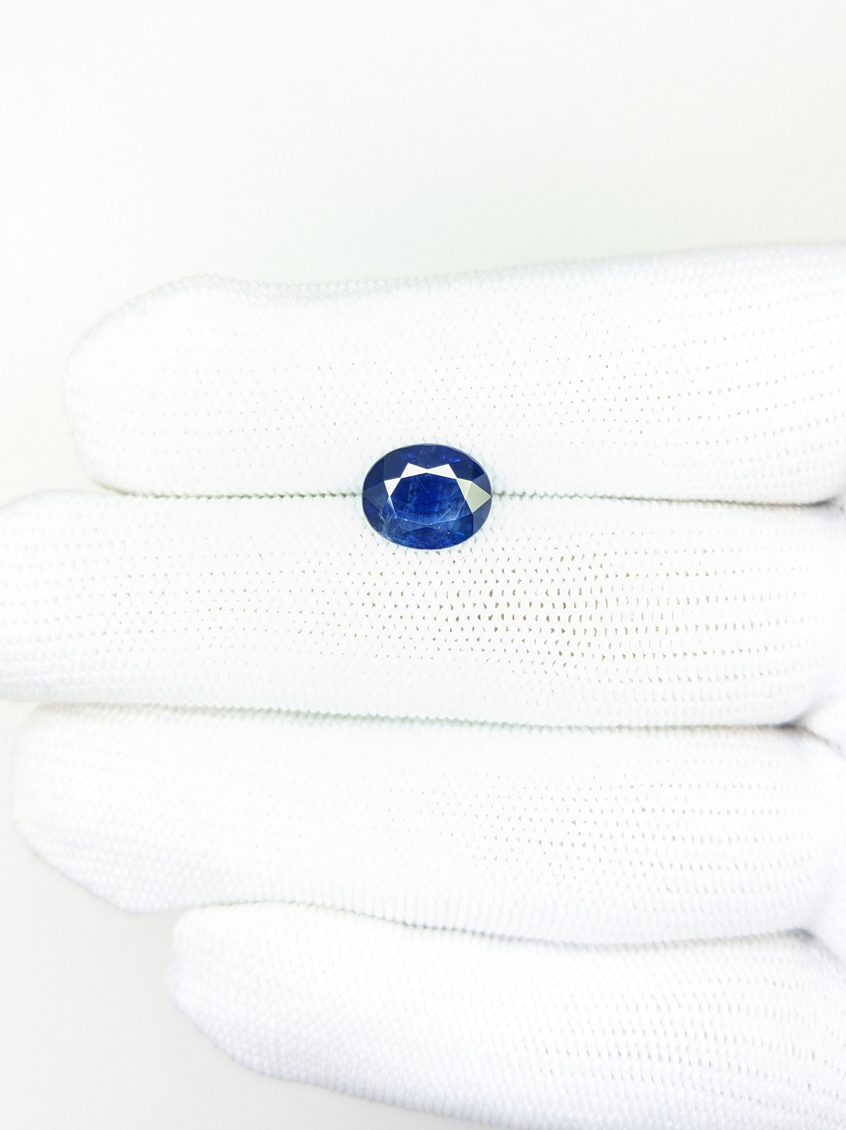 Sapphire Oval: 3.16ct