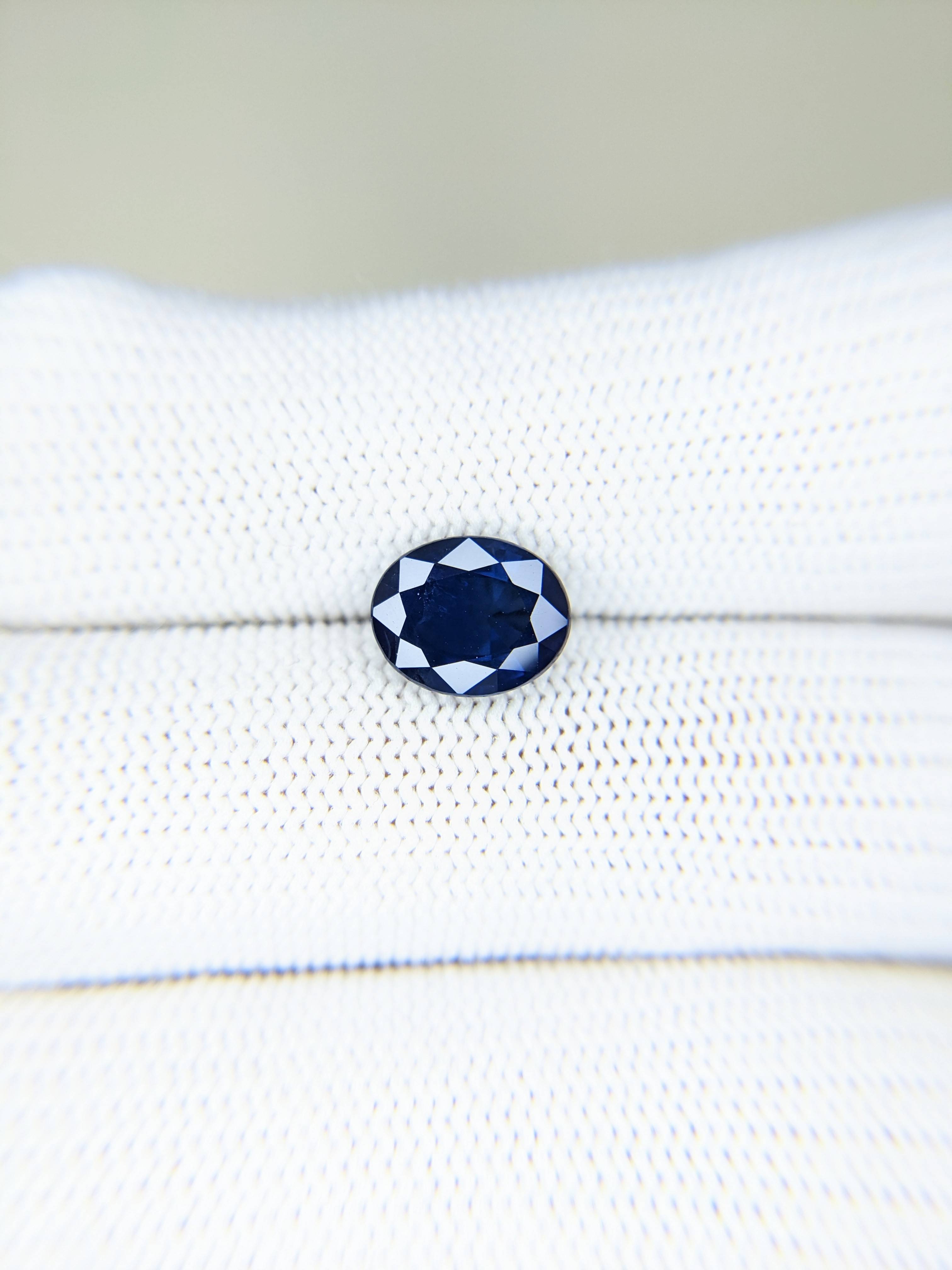 Sapphire Oval: 3.15ct