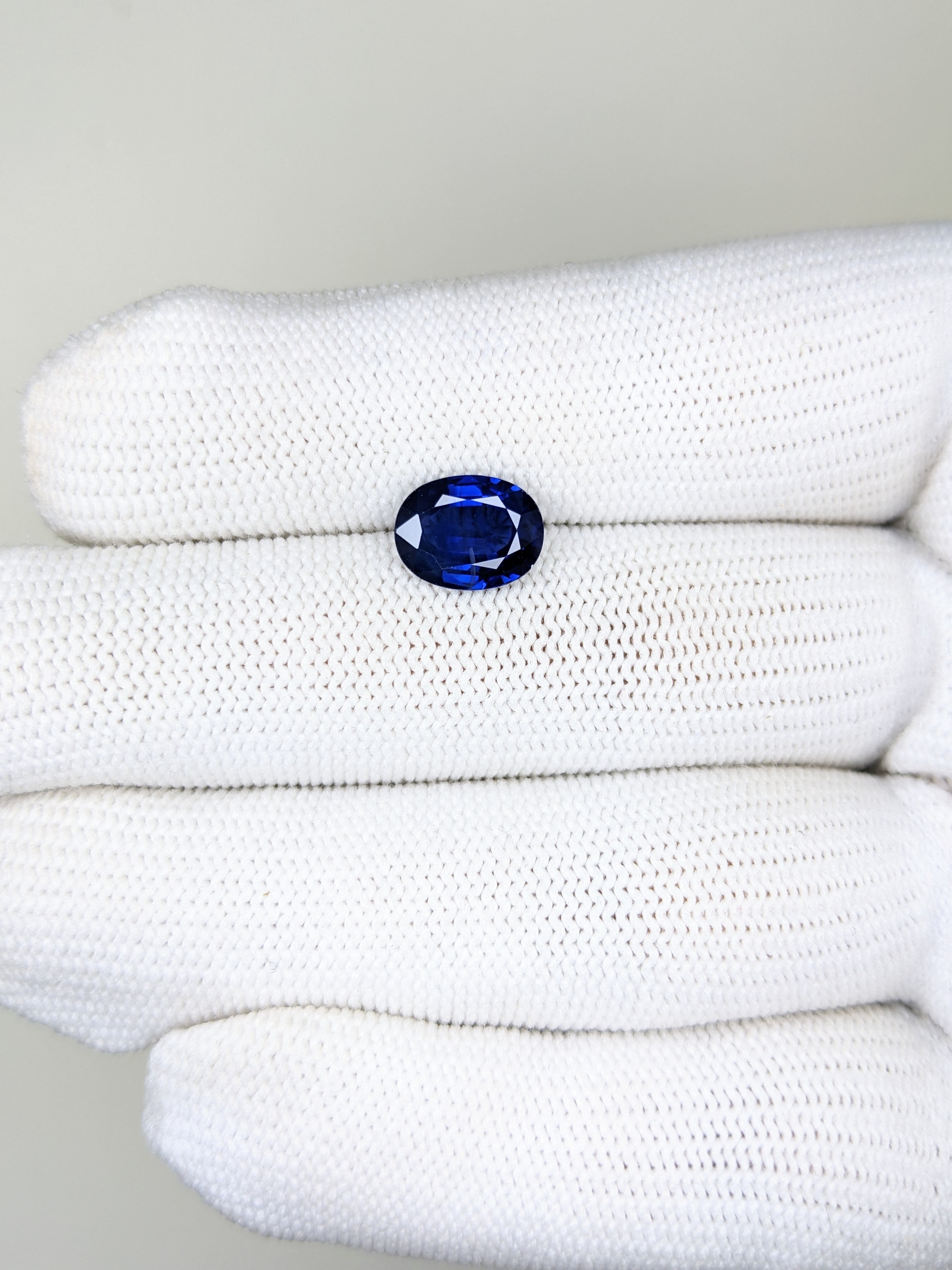 Sapphire Oval: 2.61ct